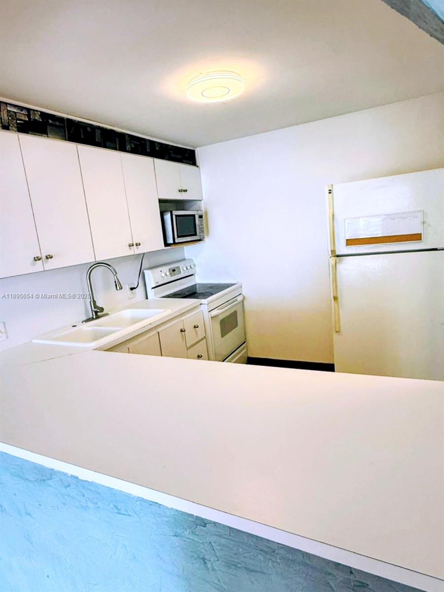 KEYSTONE HARBOR CLUB COND - Residential