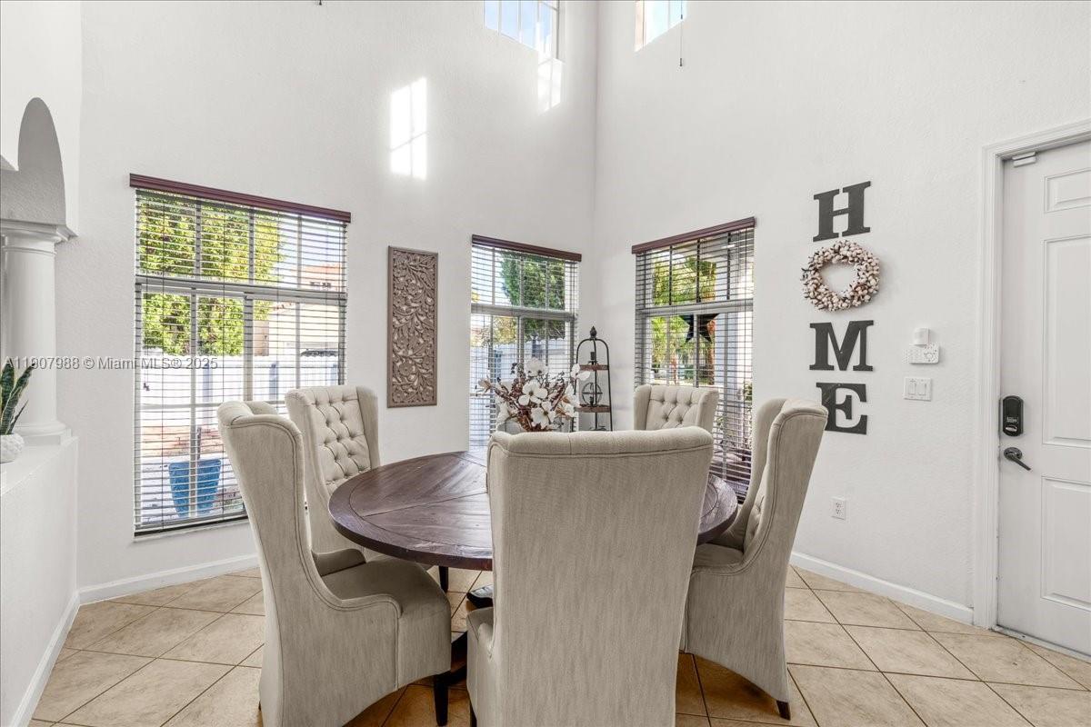 MANDARIN LAKES - Residential