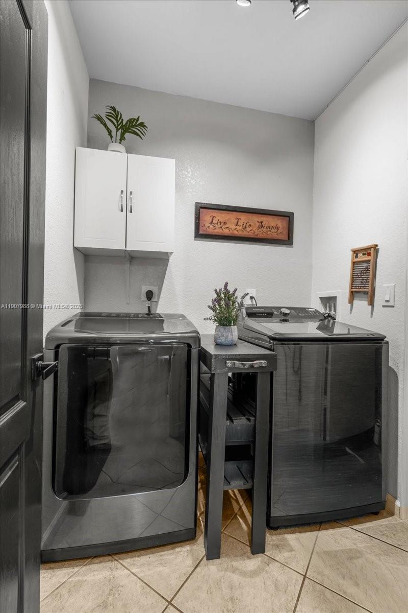 MANDARIN LAKES - Residential