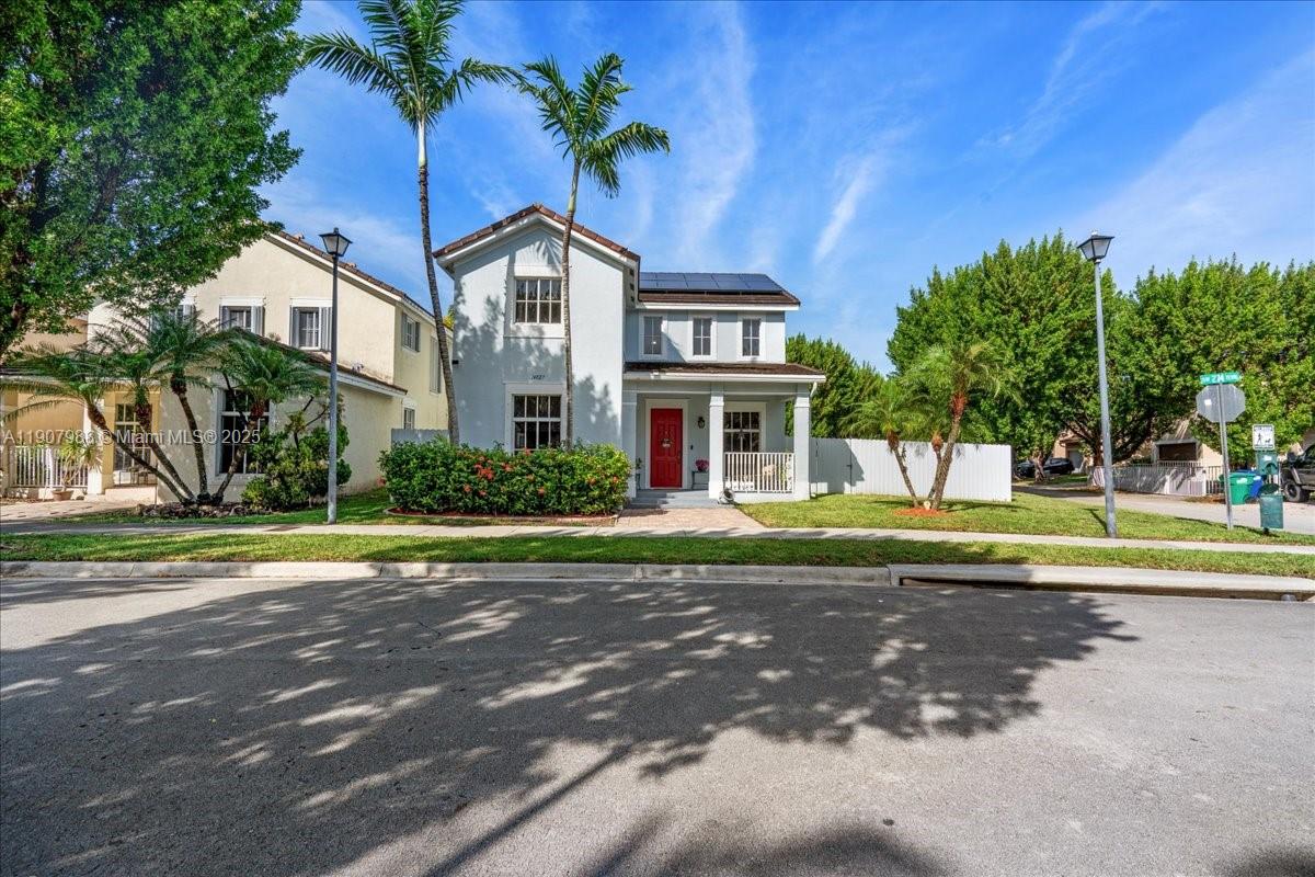 MANDARIN LAKES - Residential