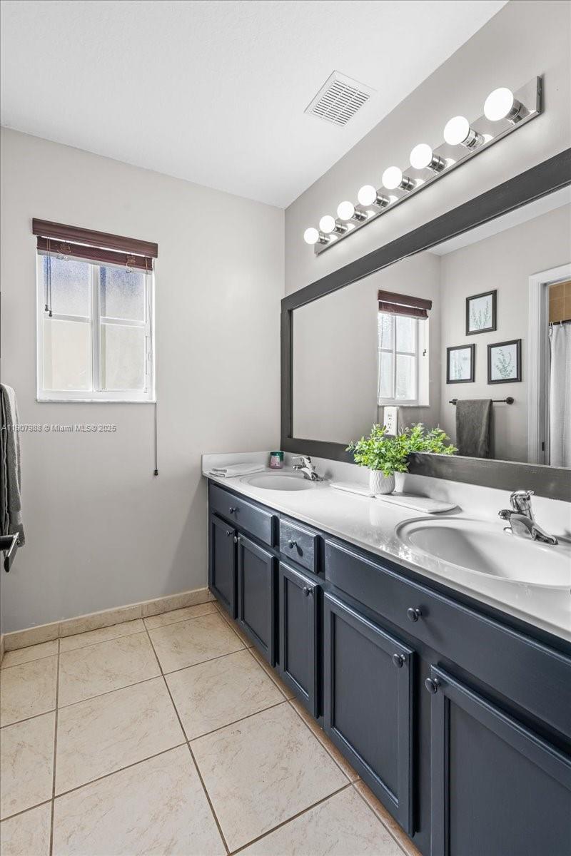 MANDARIN LAKES - Residential