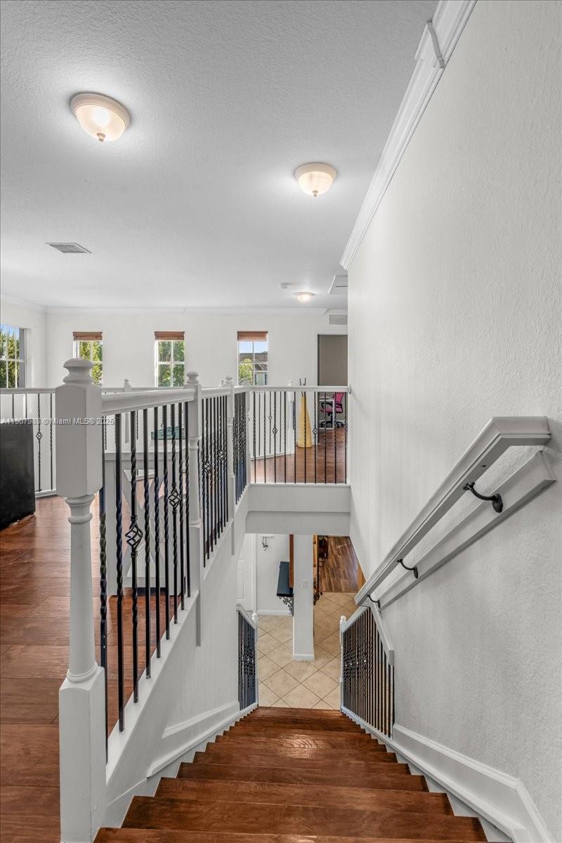 MANDARIN LAKES - Residential