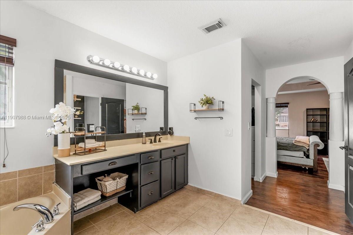 MANDARIN LAKES - Residential