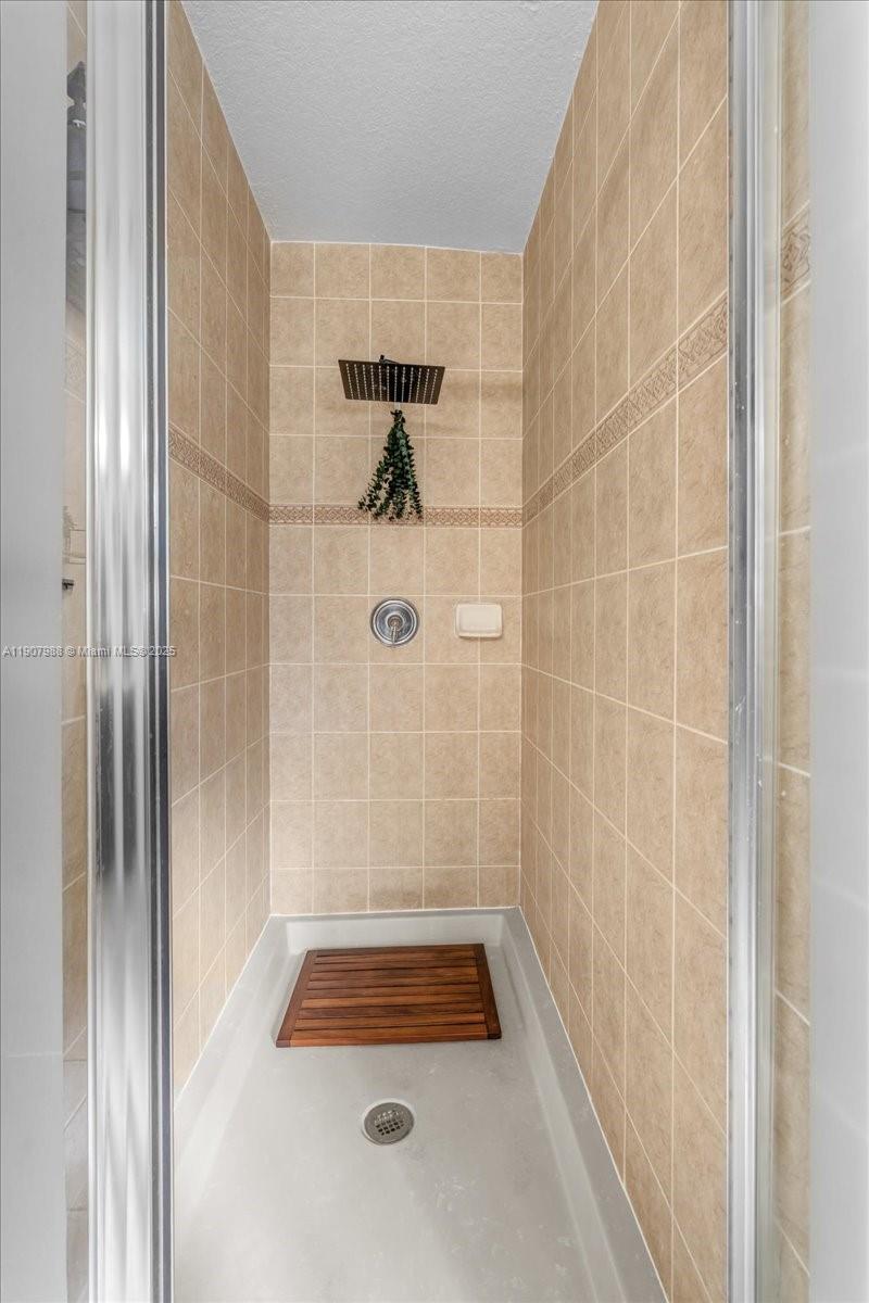 MANDARIN LAKES - Residential