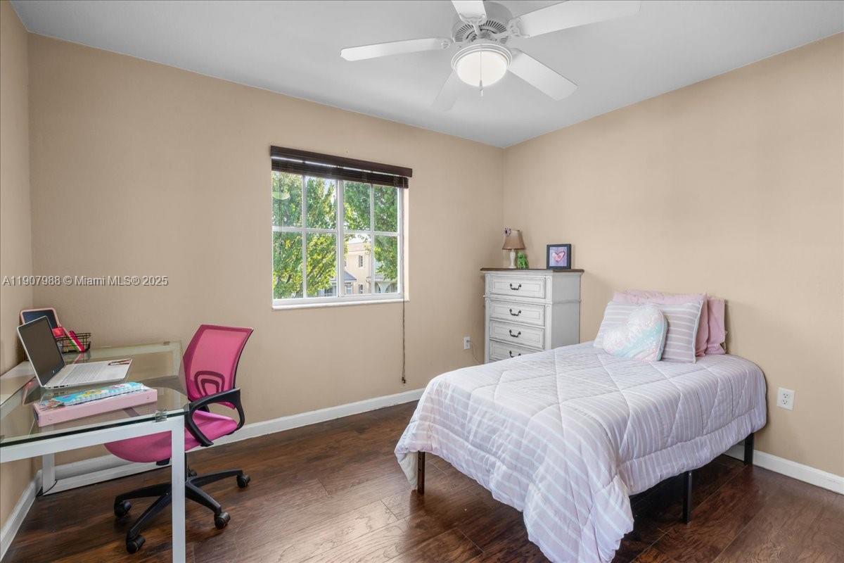 MANDARIN LAKES - Residential