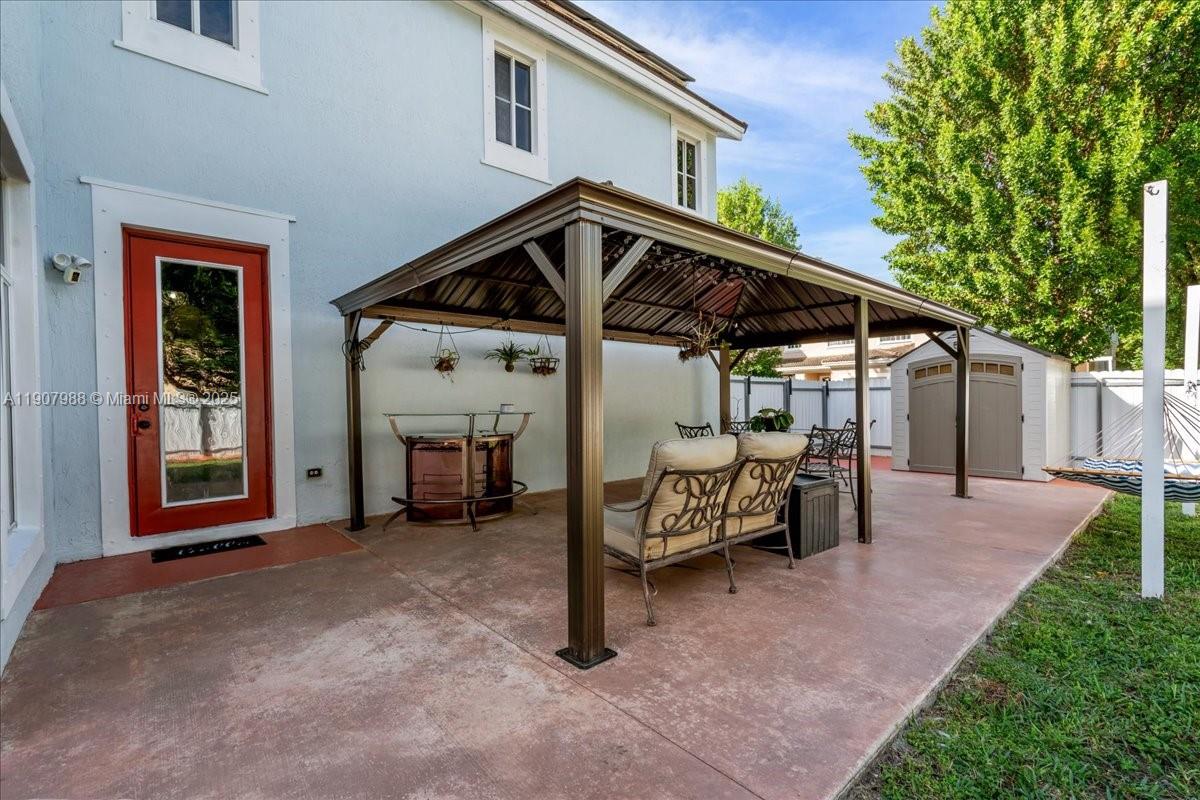 MANDARIN LAKES - Residential