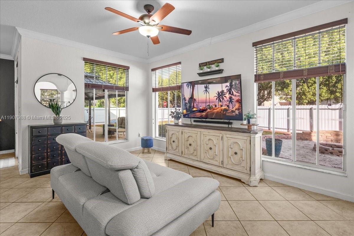 MANDARIN LAKES - Residential