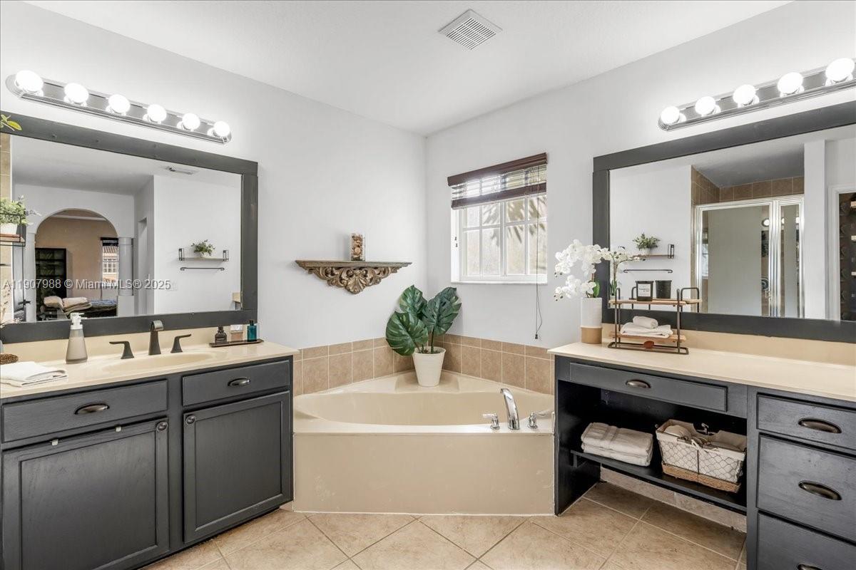 MANDARIN LAKES - Residential