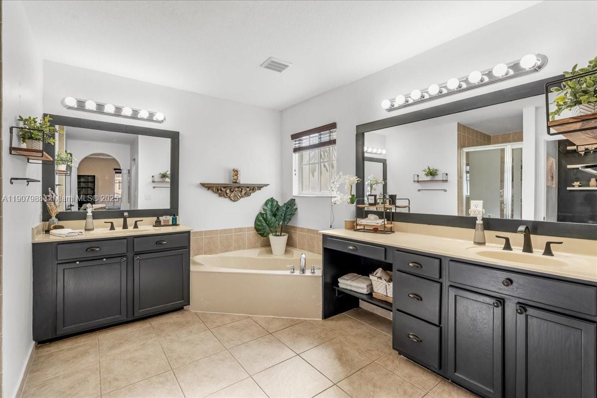 MANDARIN LAKES - Residential