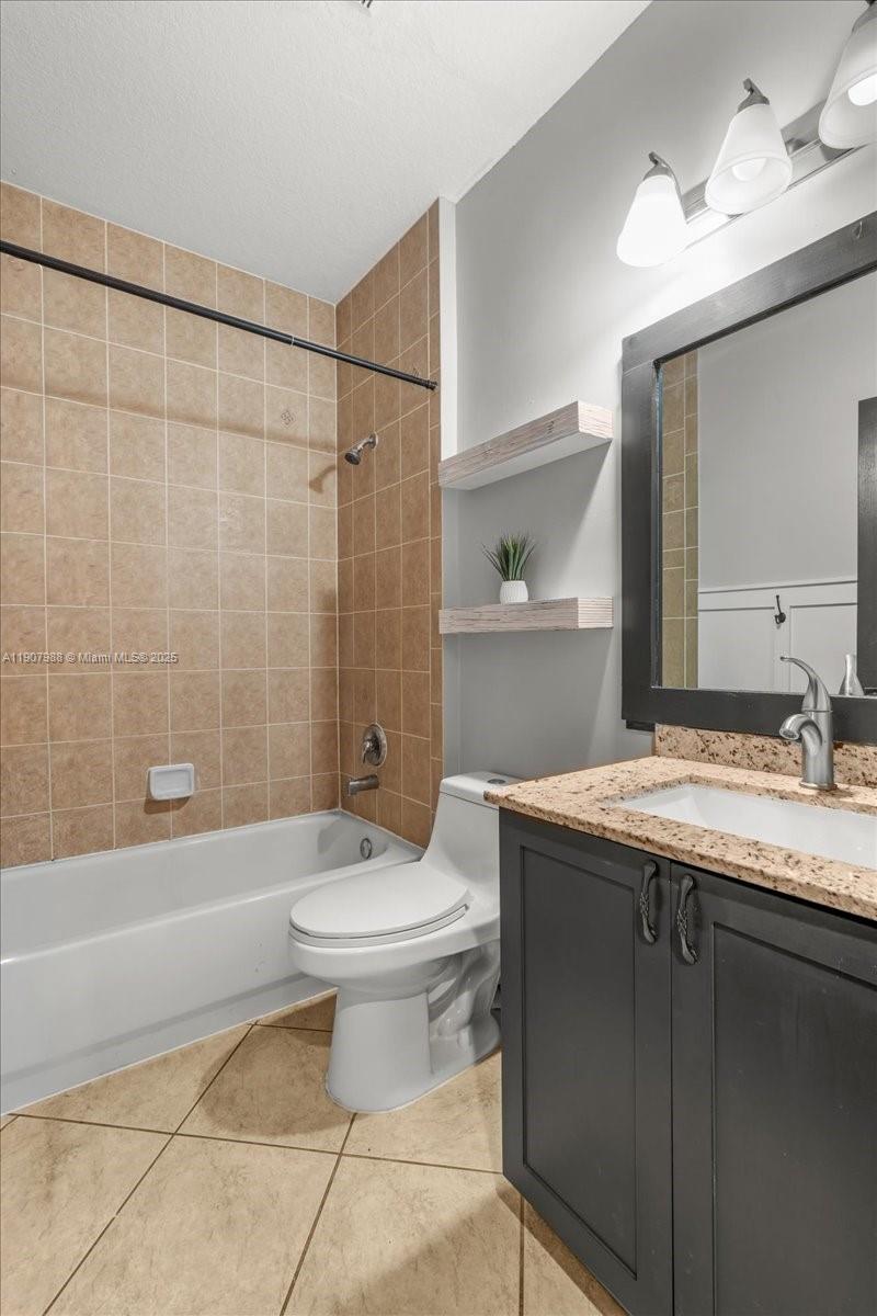 MANDARIN LAKES - Residential