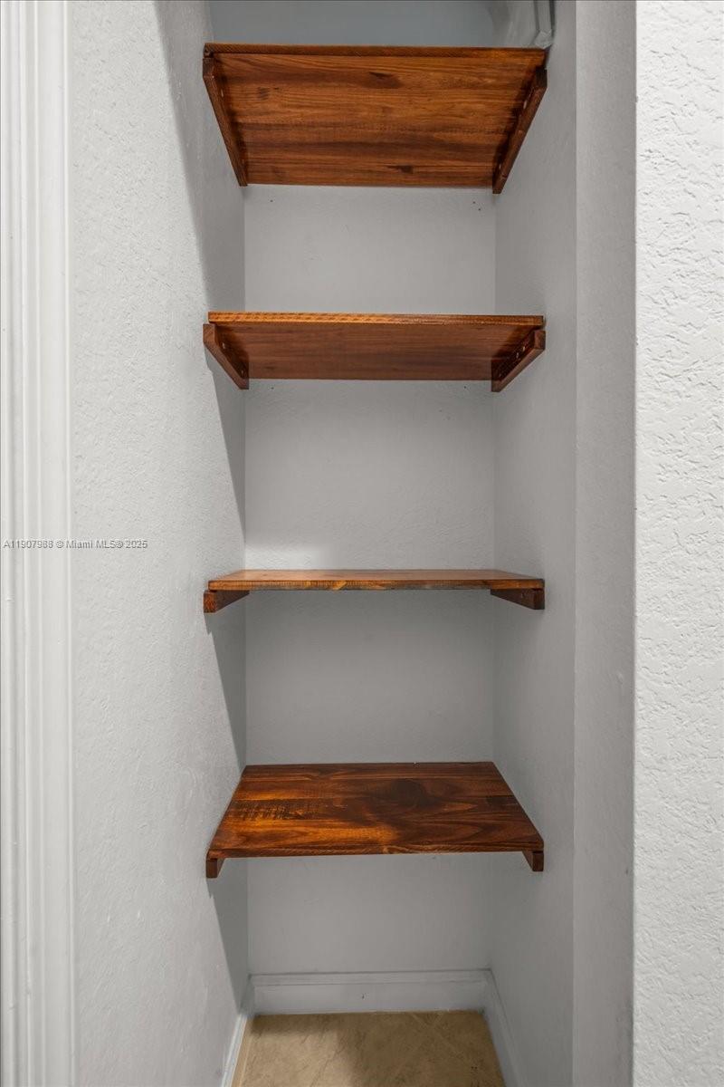 MANDARIN LAKES - Residential