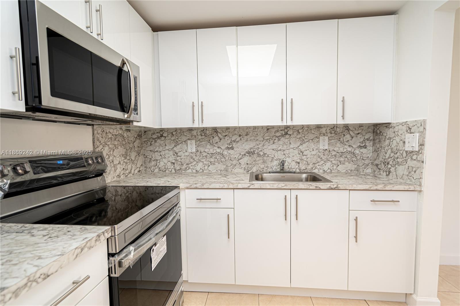 KINGS POINT CAPRI CONDOS - Residential