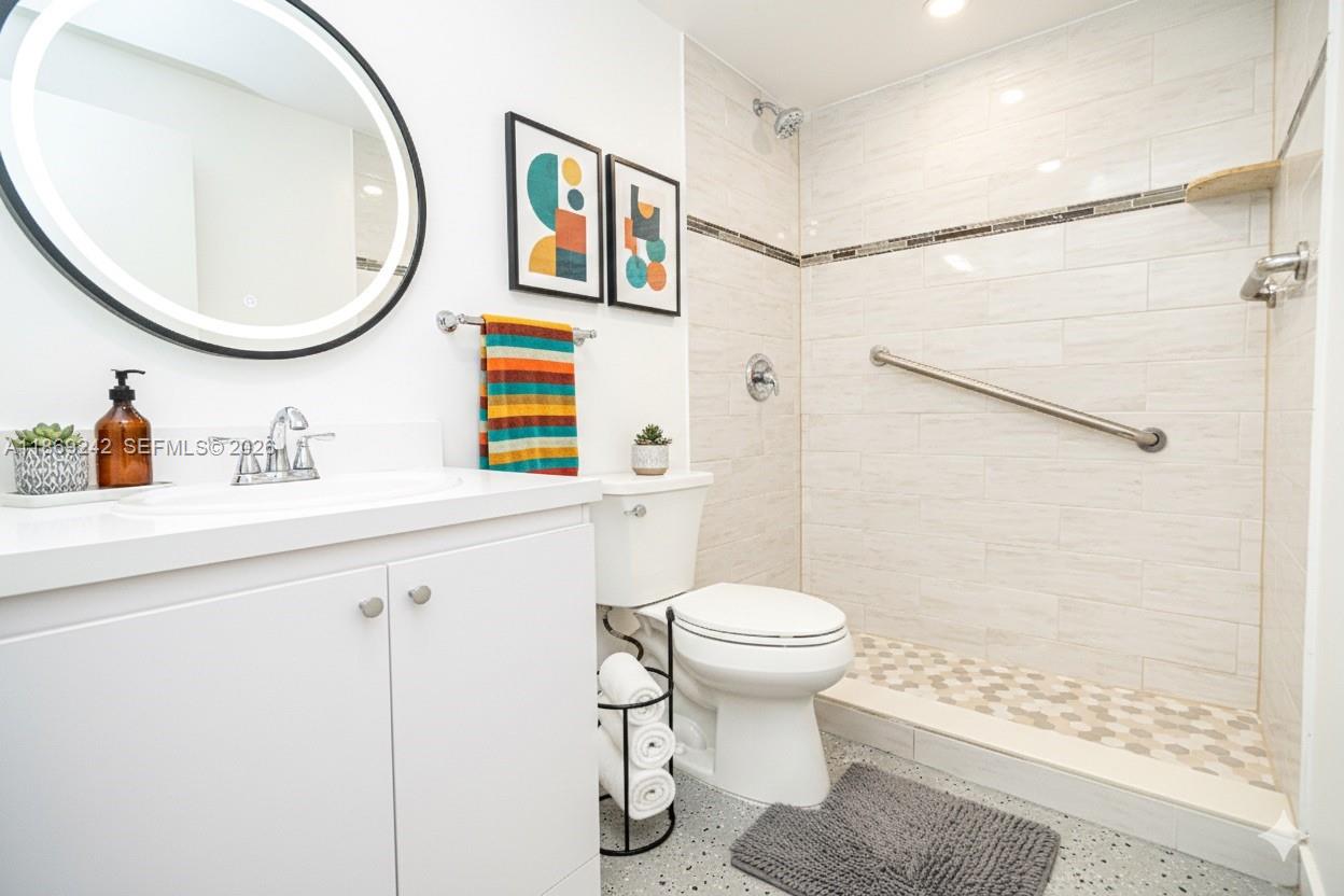 KINGS POINT CAPRI CONDOS - Residential