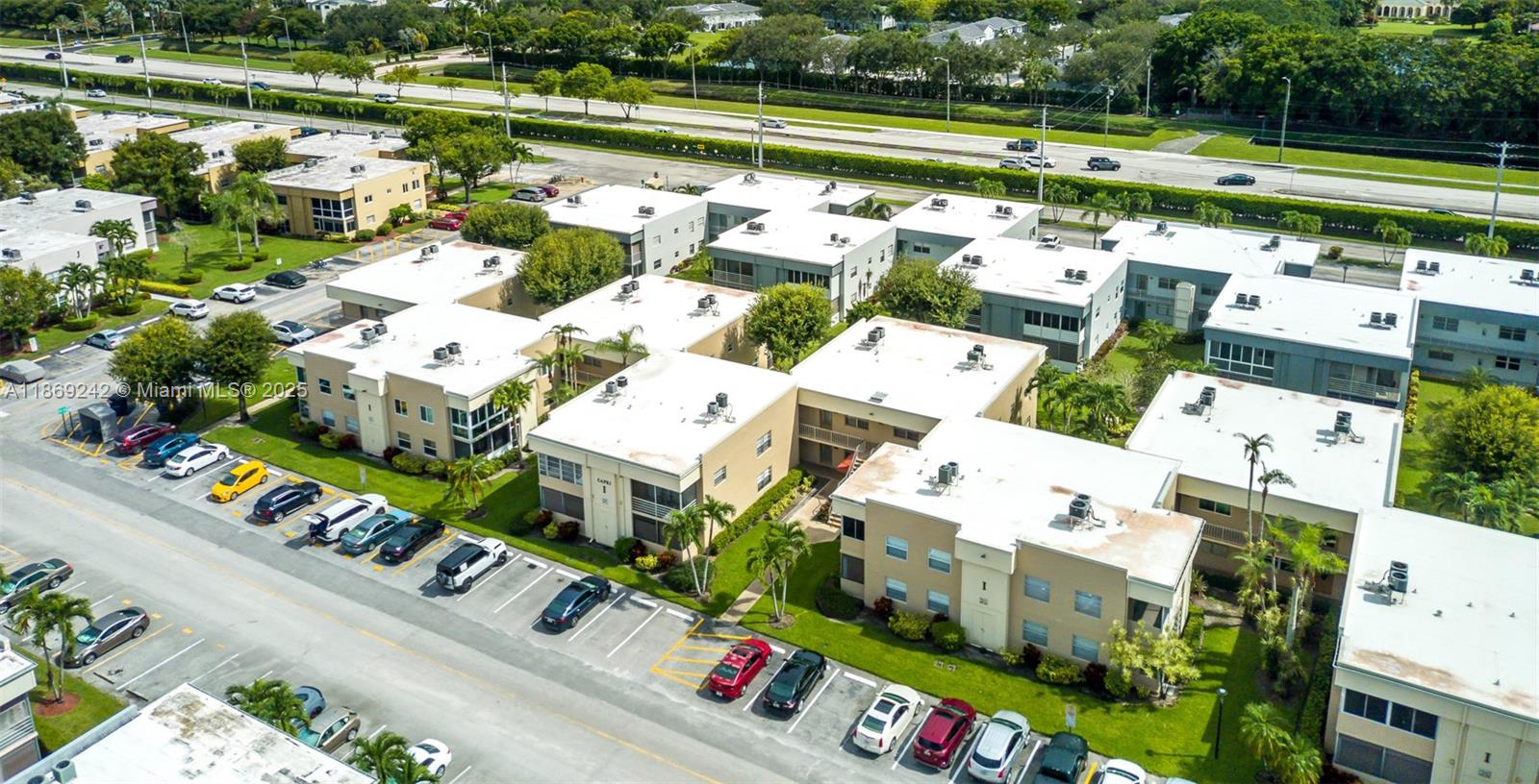 KINGS POINT CAPRI CONDOS - Residential