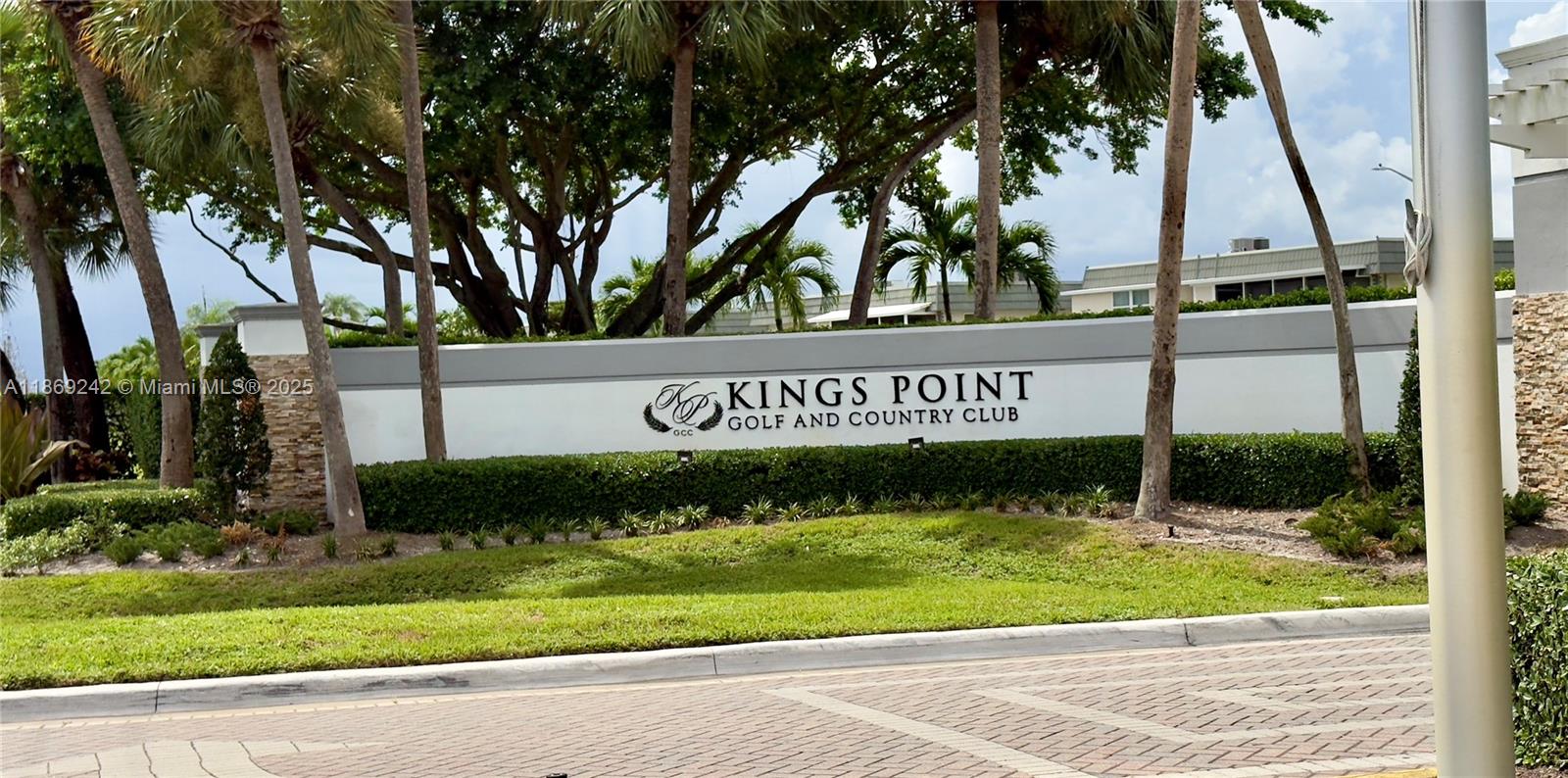 KINGS POINT CAPRI CONDOS - Residential