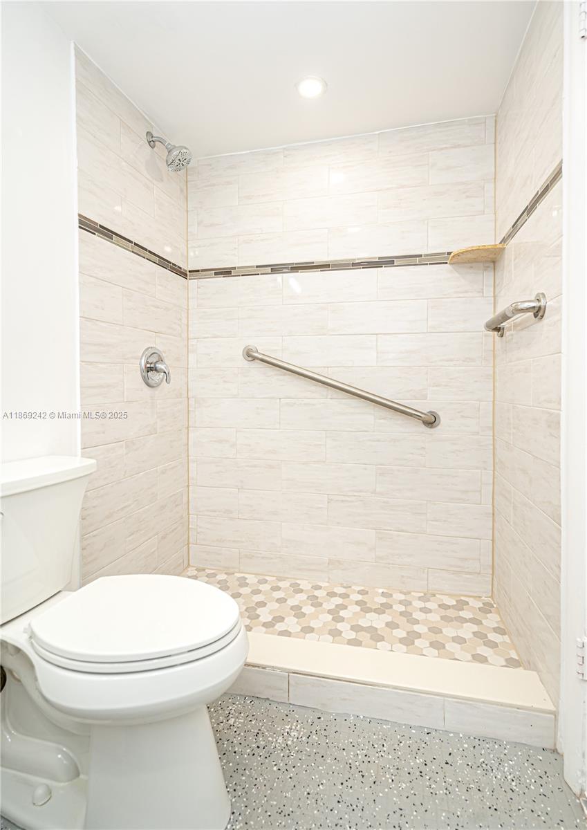 KINGS POINT CAPRI CONDOS - Residential