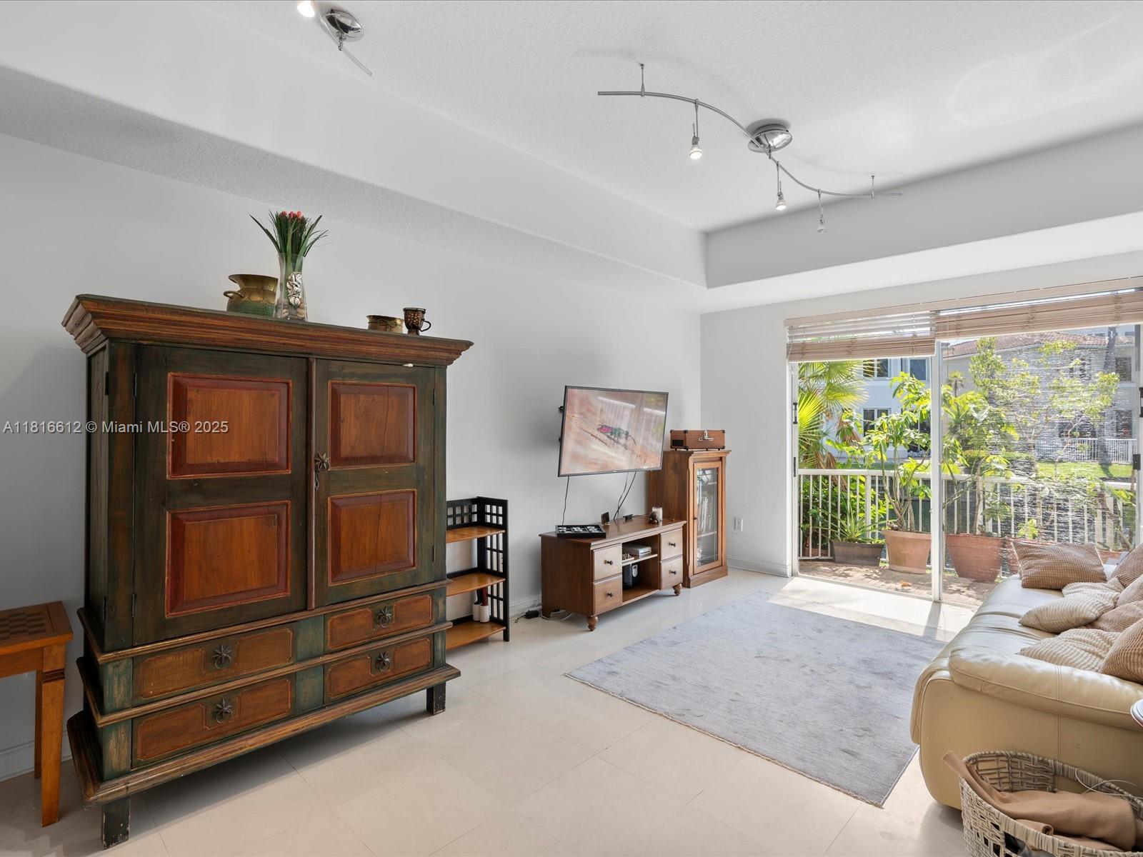 AVENTURA LAKES PHASE 1 - Residential