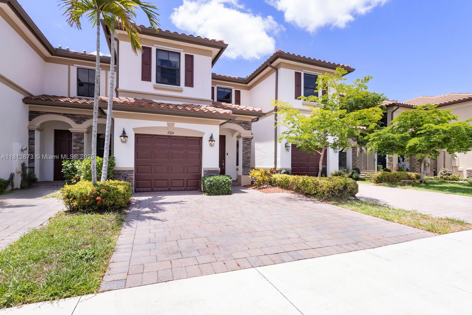 3324 W 90th St, Hialeah, FL, 33018/$539,000 2 3324 W 90th St