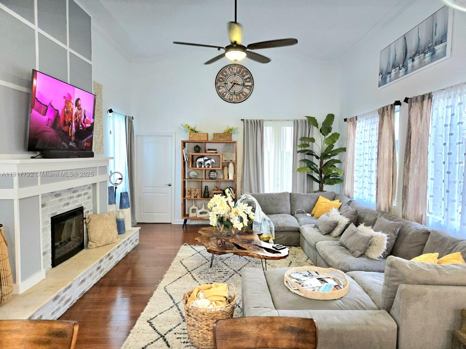 PALM ISLE ESTATES - Residential