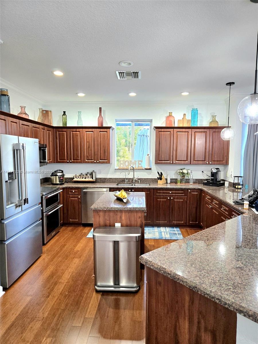 PALM ISLE ESTATES - Residential