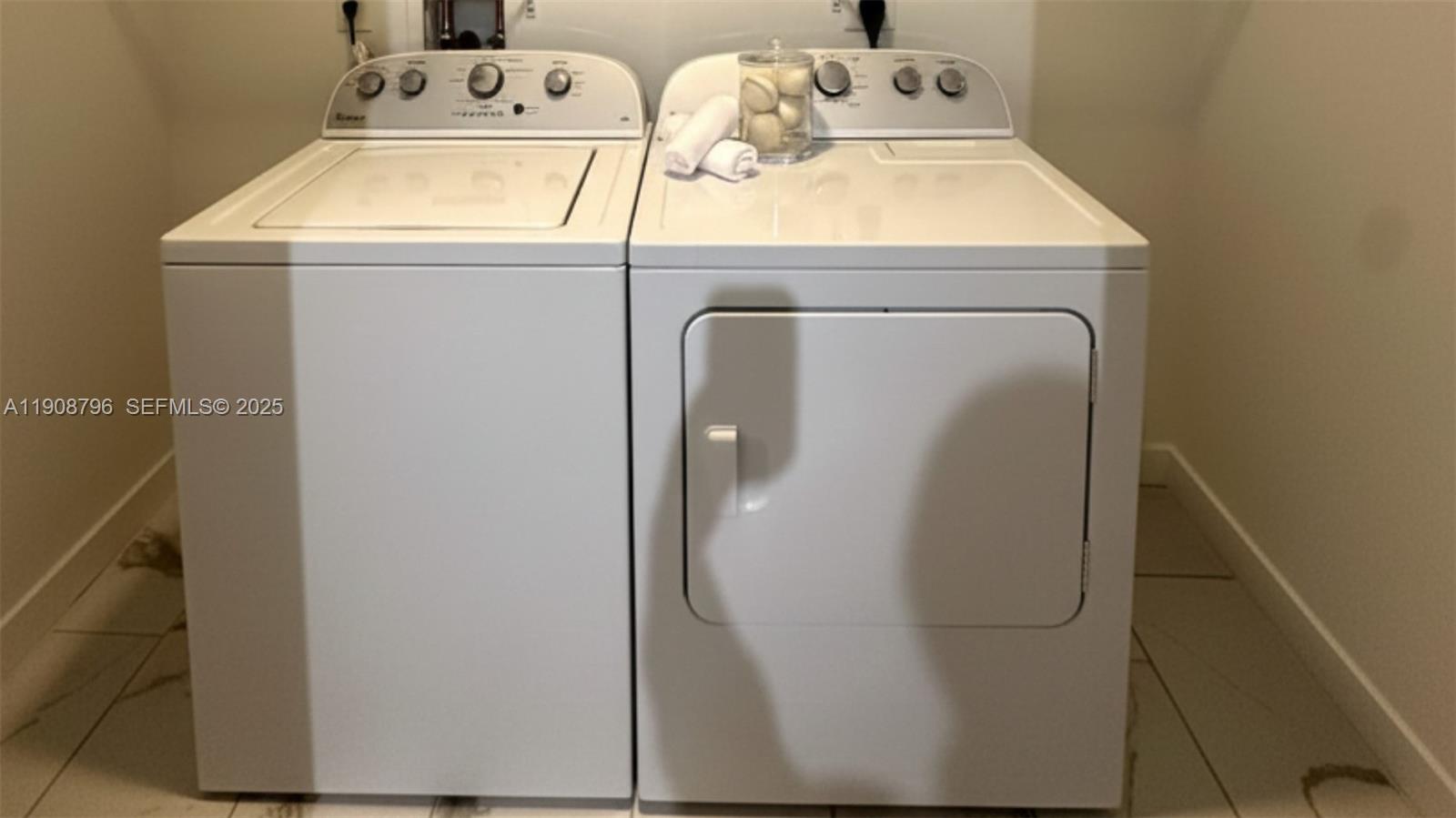 SPANISH RIVER LAND CO A - Residential Lease