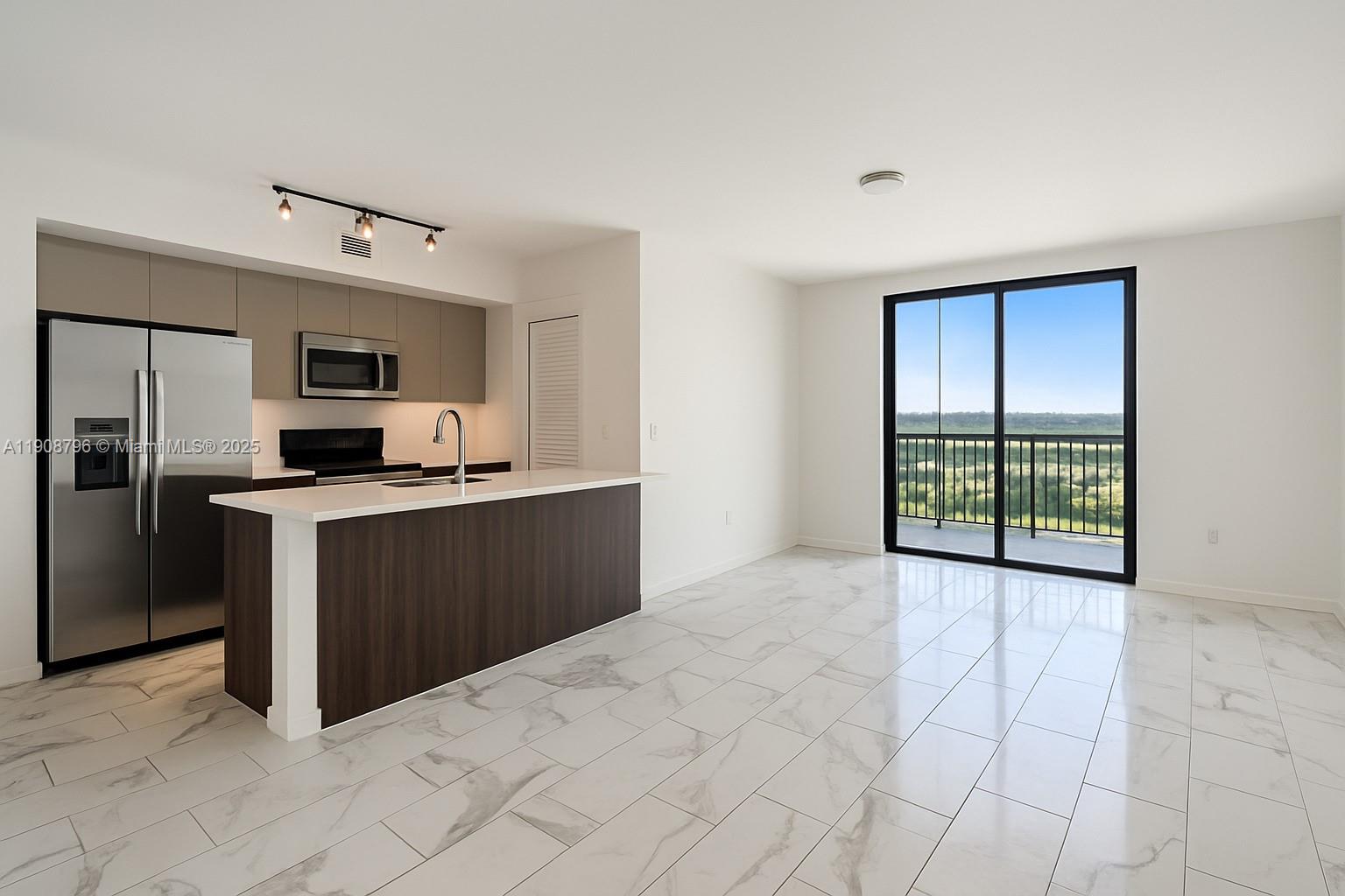 SPANISH RIVER LAND CO A - Residential Lease