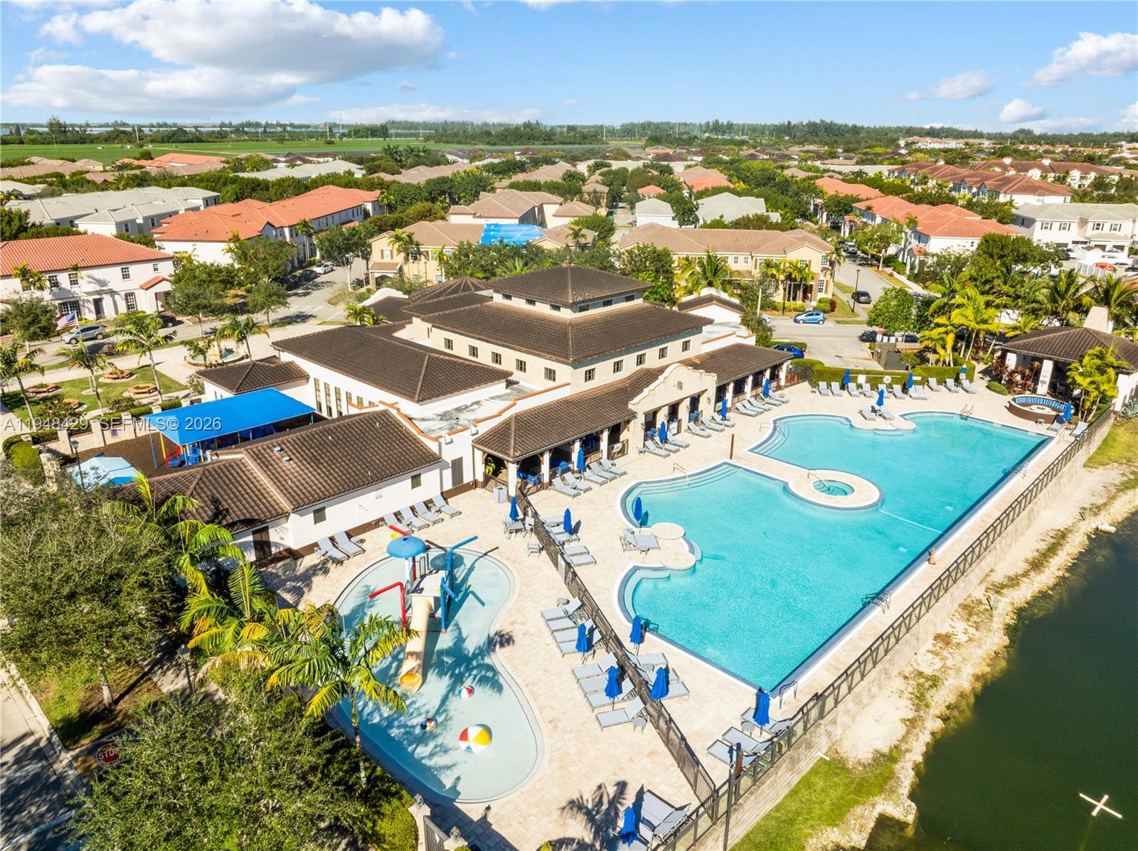 KENDALL COMMONS TOWNHOMES - Residential