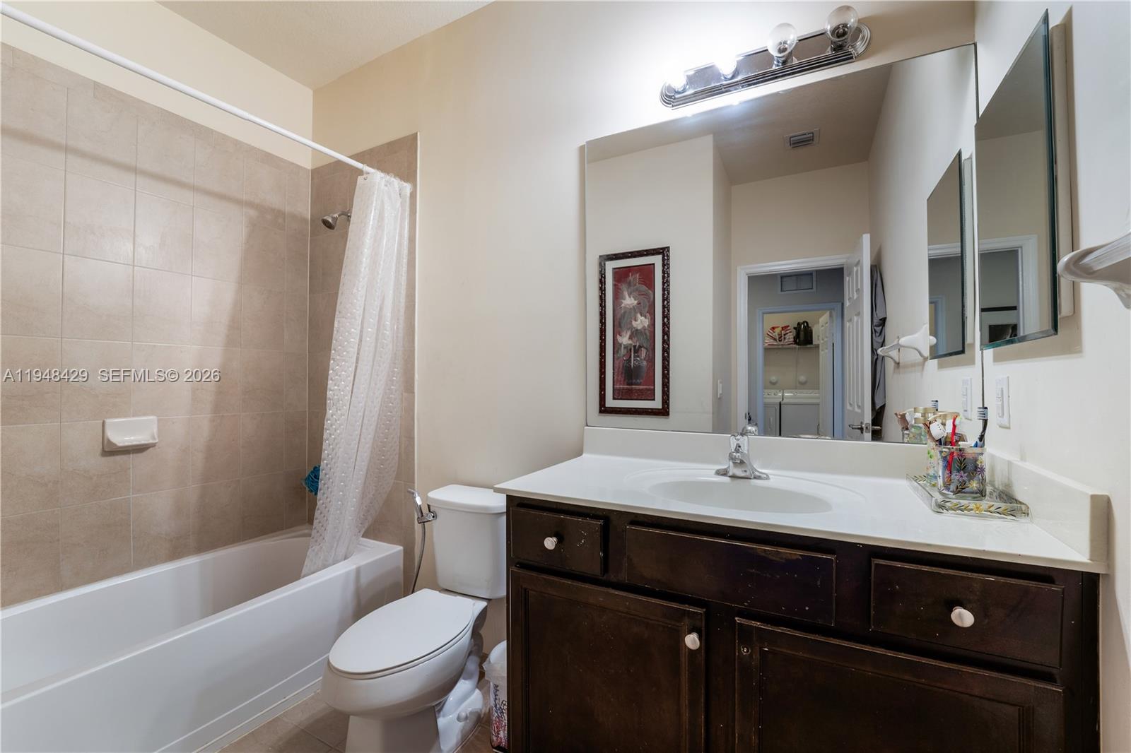 KENDALL COMMONS TOWNHOMES - Residential