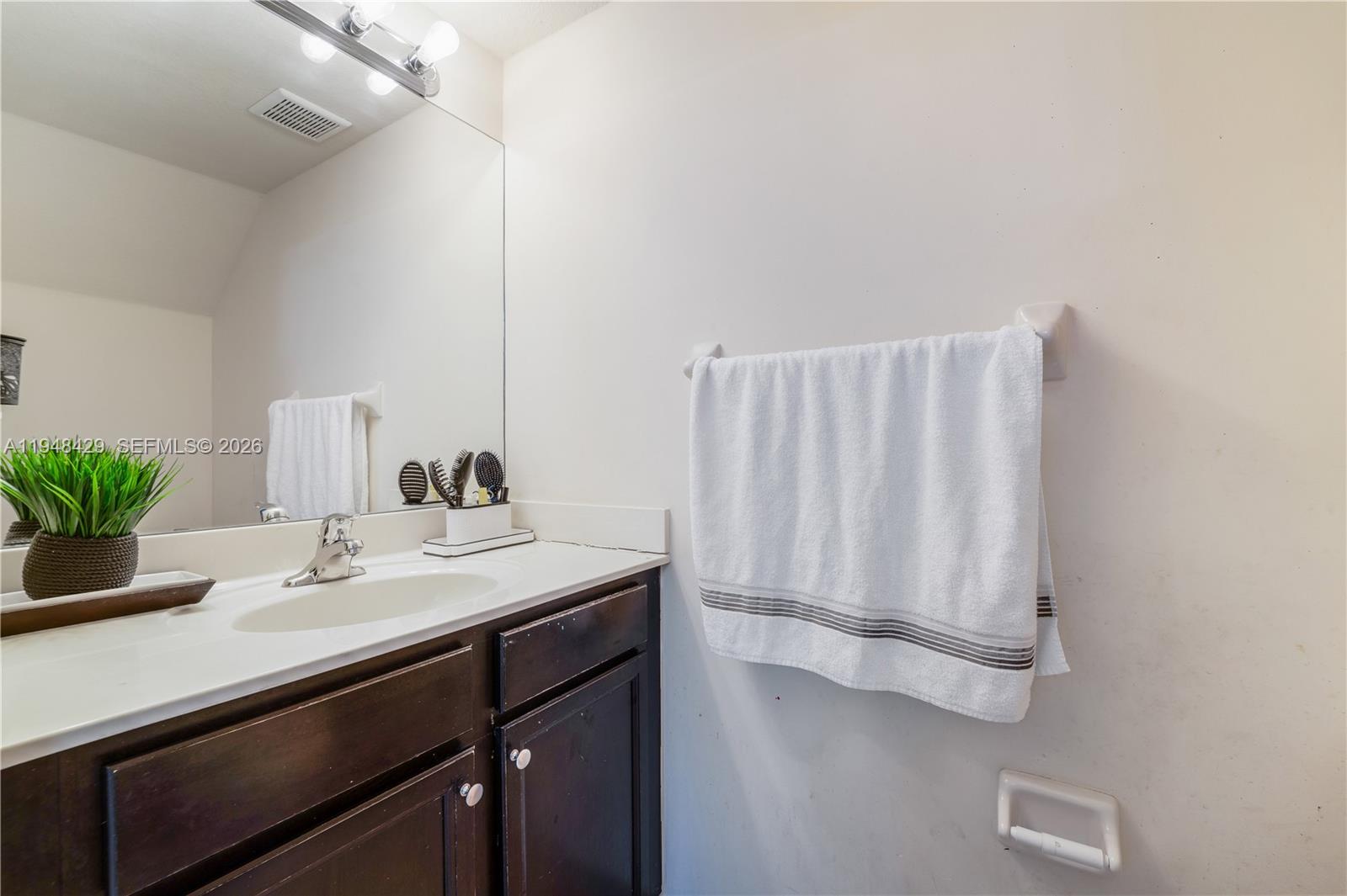 KENDALL COMMONS TOWNHOMES - Residential