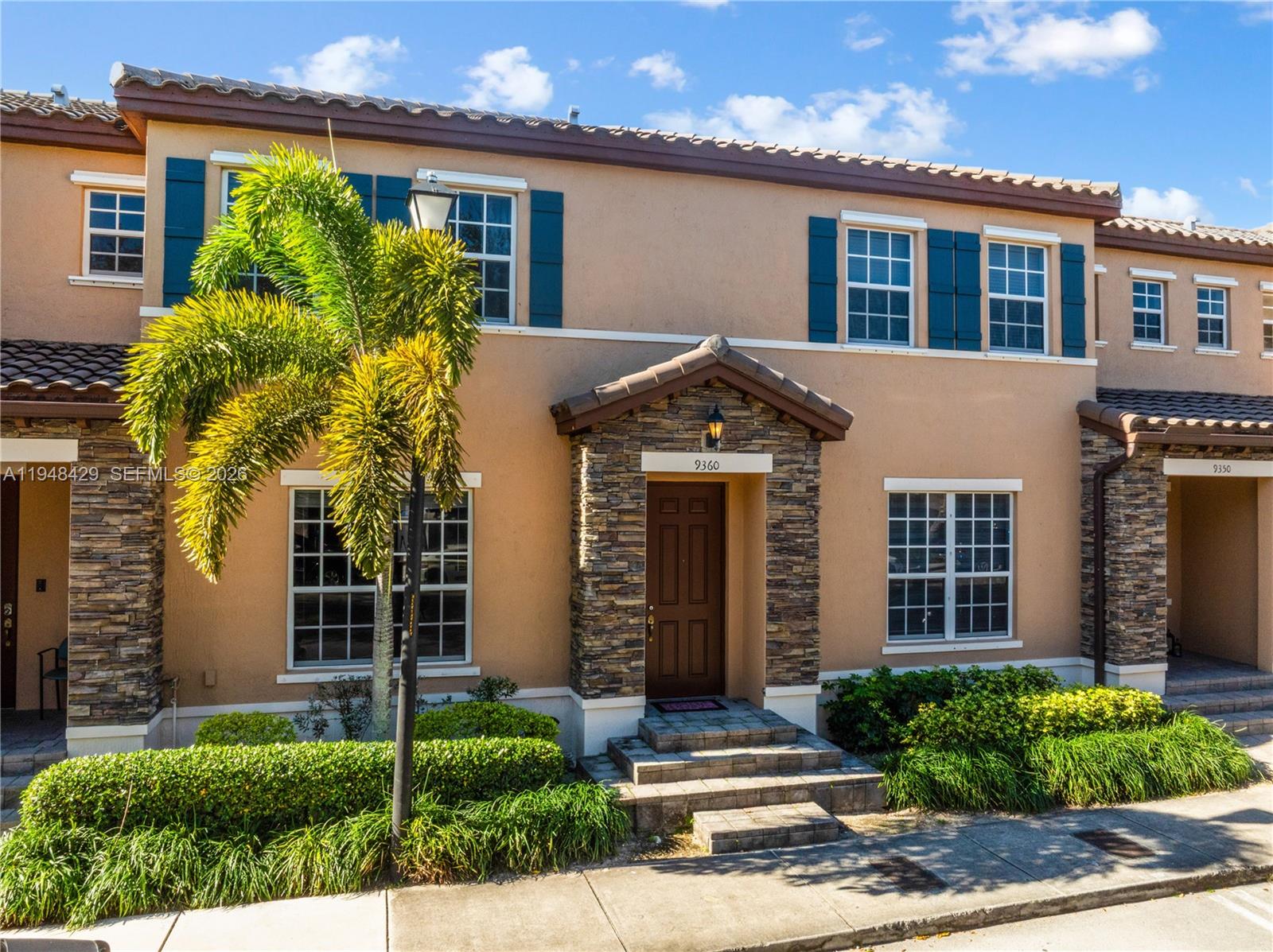 KENDALL COMMONS TOWNHOMES - Residential