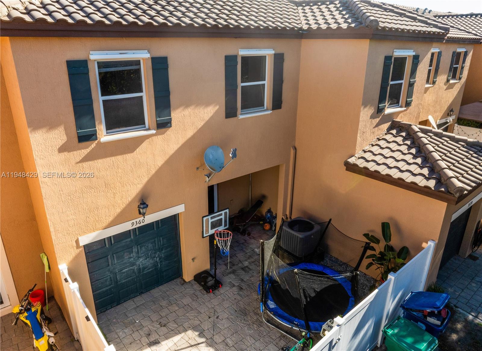 KENDALL COMMONS TOWNHOMES - Residential