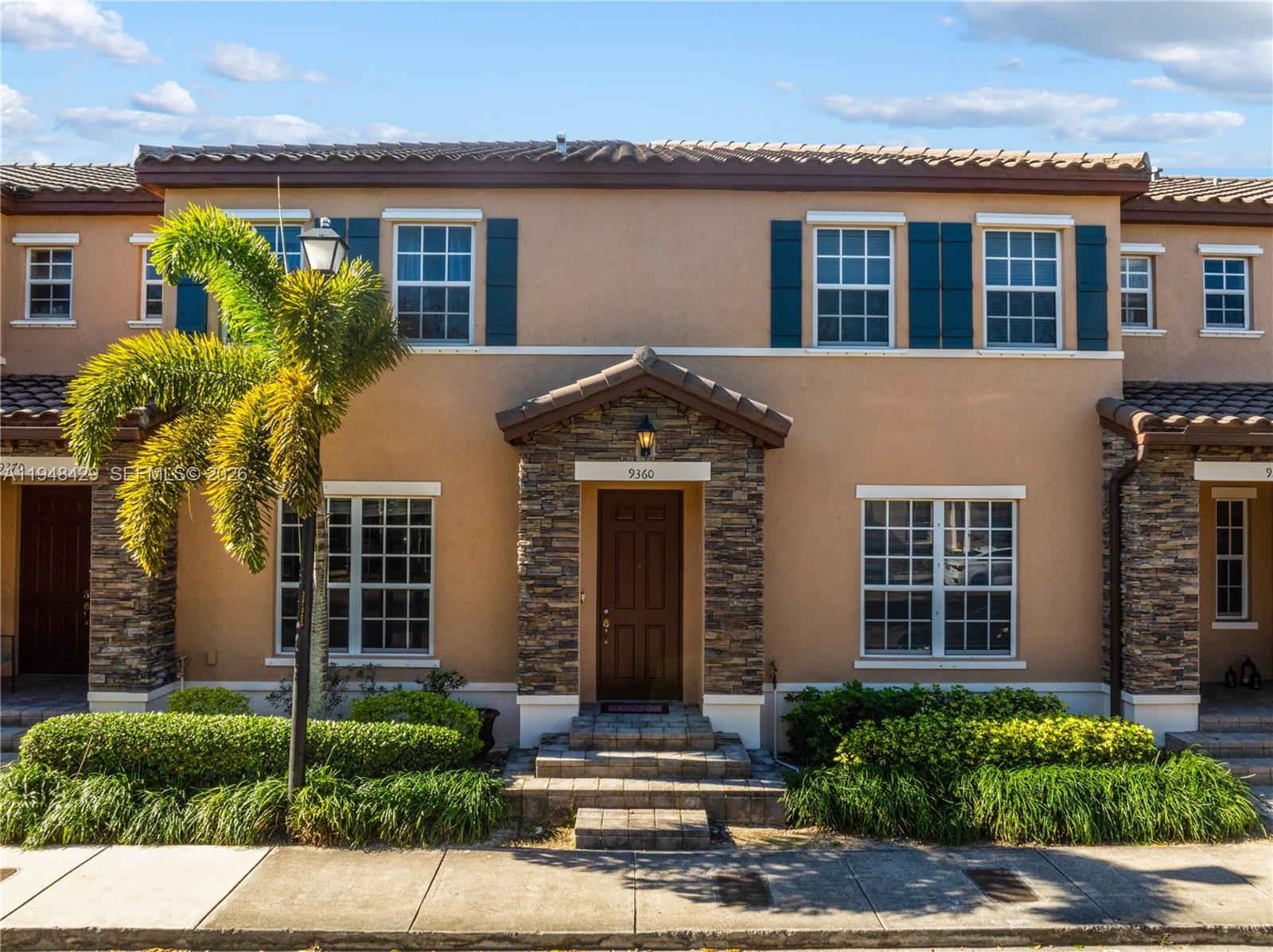 KENDALL COMMONS TOWNHOMES - Residential