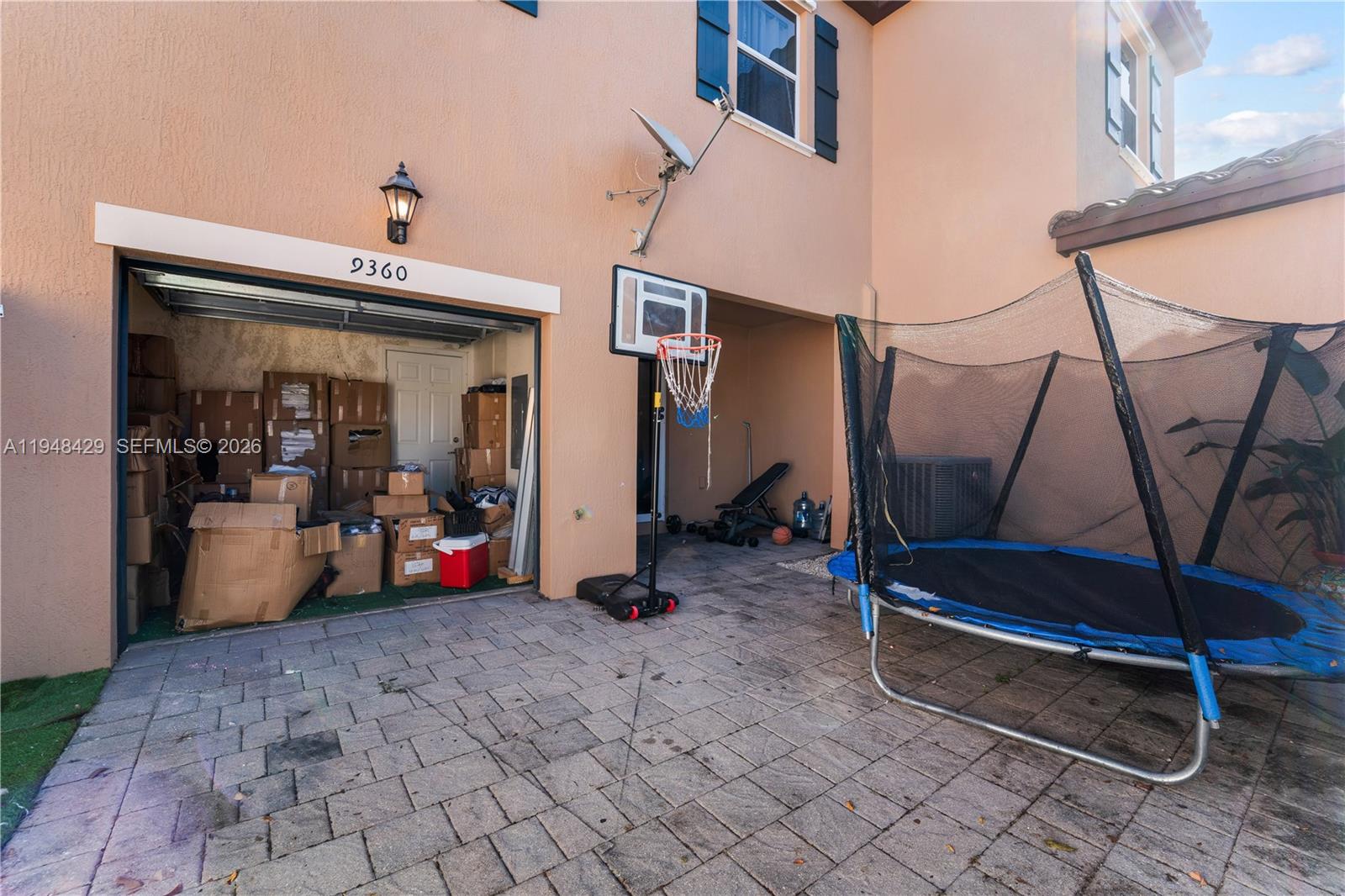 KENDALL COMMONS TOWNHOMES - Residential