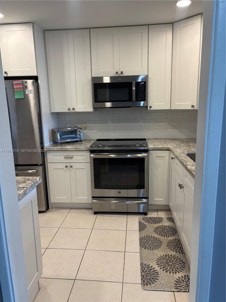 NO 3 PALM-AIRE COUNTRY CL - Residential Lease