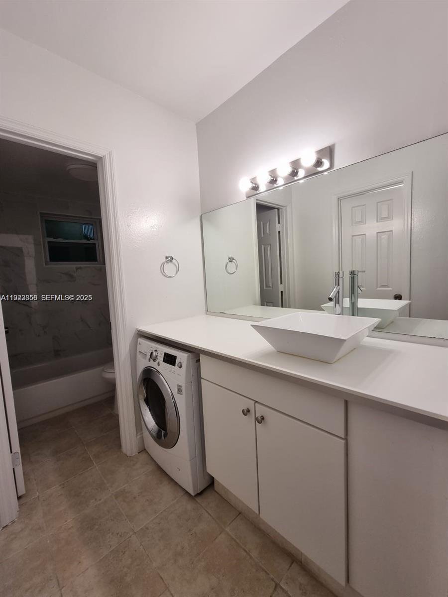 BISCAYNE COVE CONDO - Residential