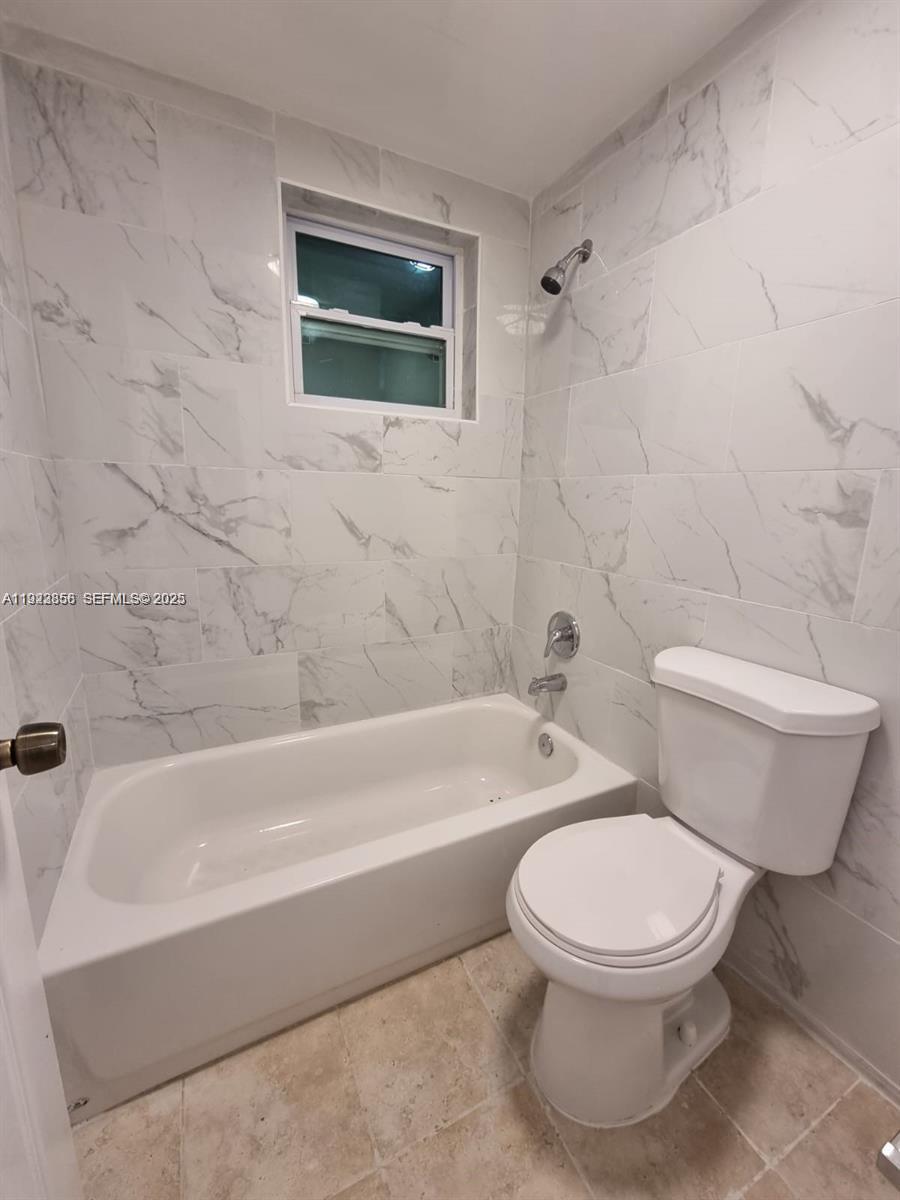 BISCAYNE COVE CONDO - Residential