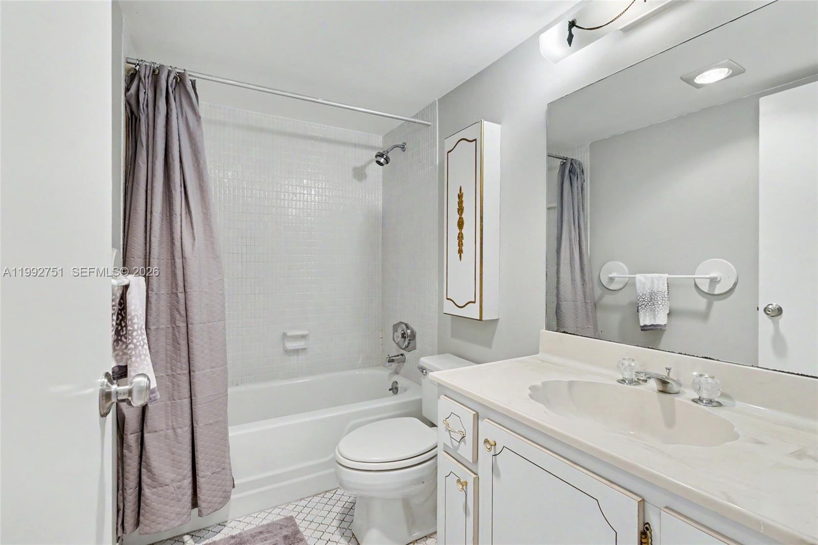 ISLAND CLUB ONE CONDO - Residential