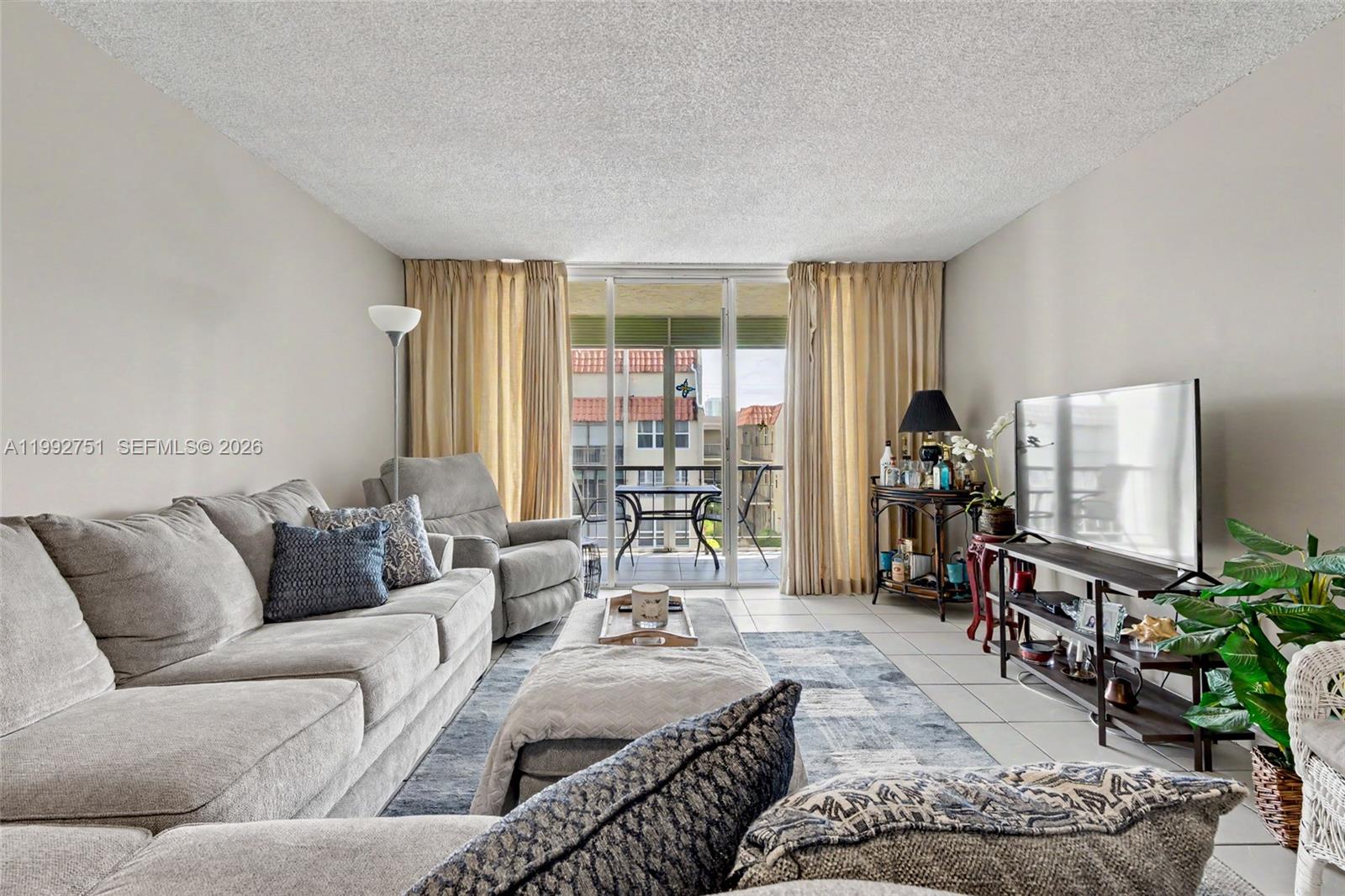 ISLAND CLUB ONE CONDO - Residential