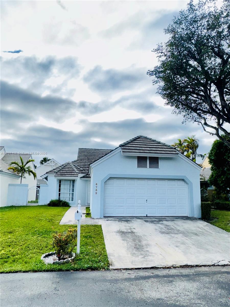 Rental Property at 4732 Nw 98th Pl, Doral, Miami-Dade County, Florida - Bedrooms: 3 
Bathrooms: 2  - $3,900 MO.