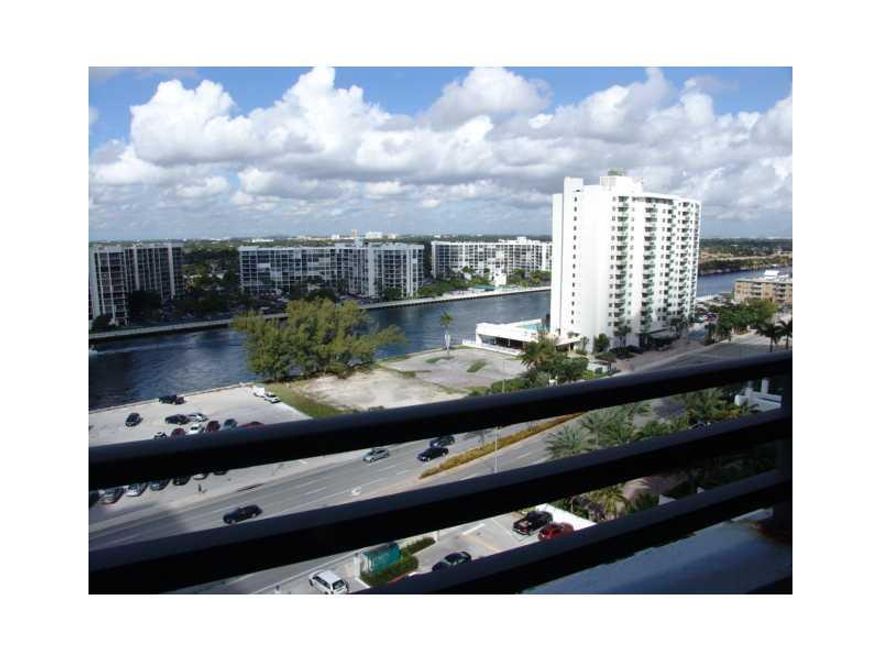 BEAUTIFULLY UPDATED UNIT WITH DIRECT INTRACOASTAL AND CITY VIEWS. UPDATED. STAINLESS STEEL APPLIANCES, GRANITE, FRESHLY PAINTED. TURNKEY UNIT. PROPERTY IS ON THE OCEAN.