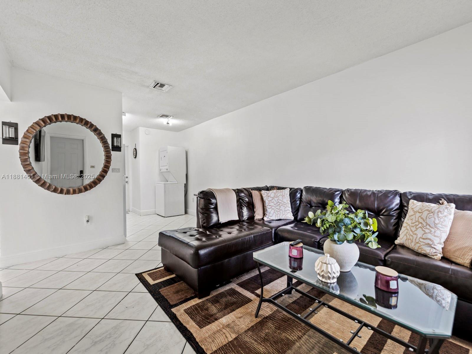 DAVIE HEIGHTS - Residential Lease