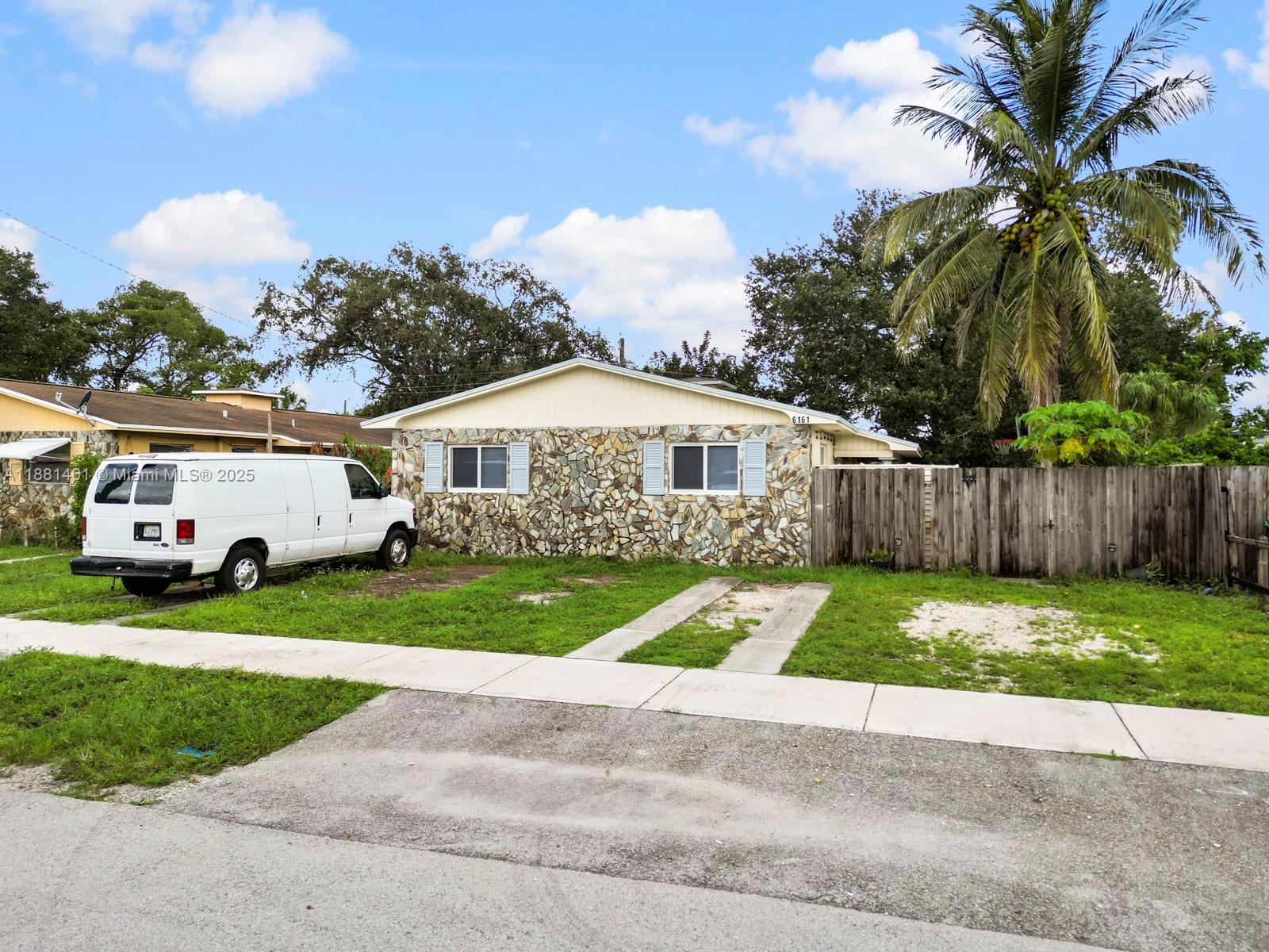 DAVIE HEIGHTS - Residential Lease