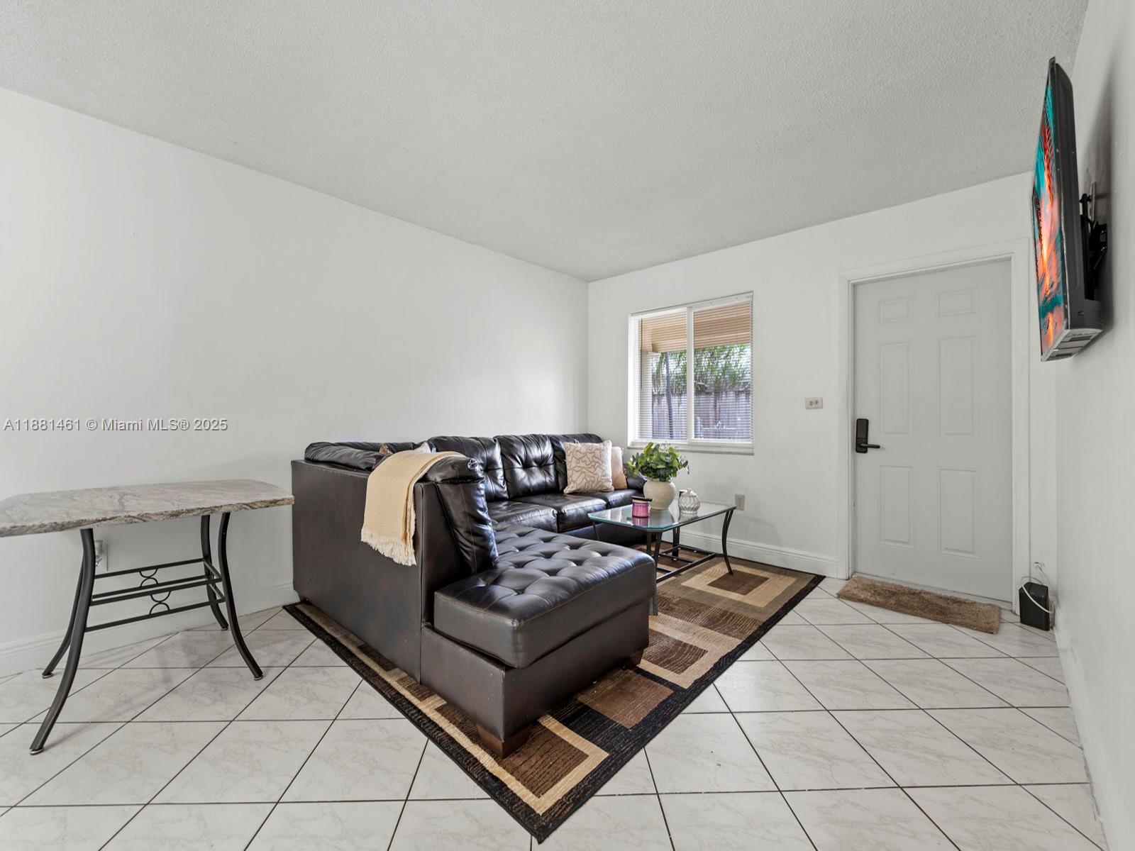 DAVIE HEIGHTS - Residential Lease