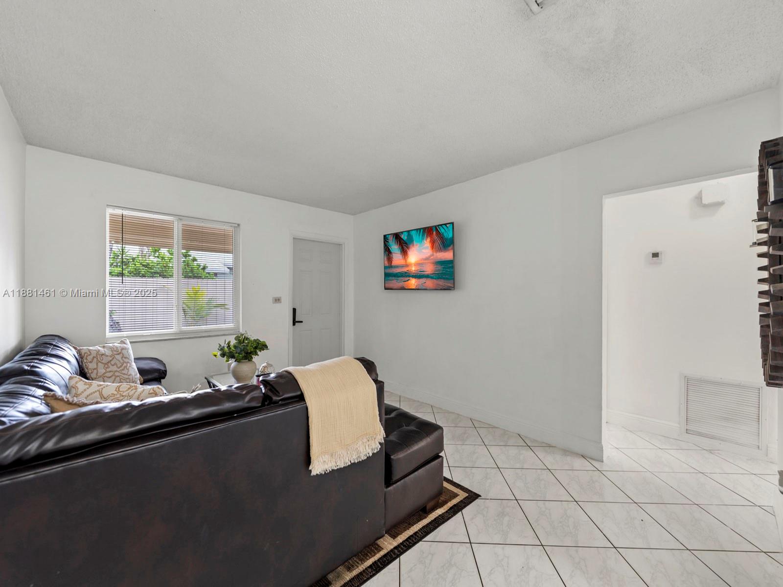 DAVIE HEIGHTS - Residential Lease