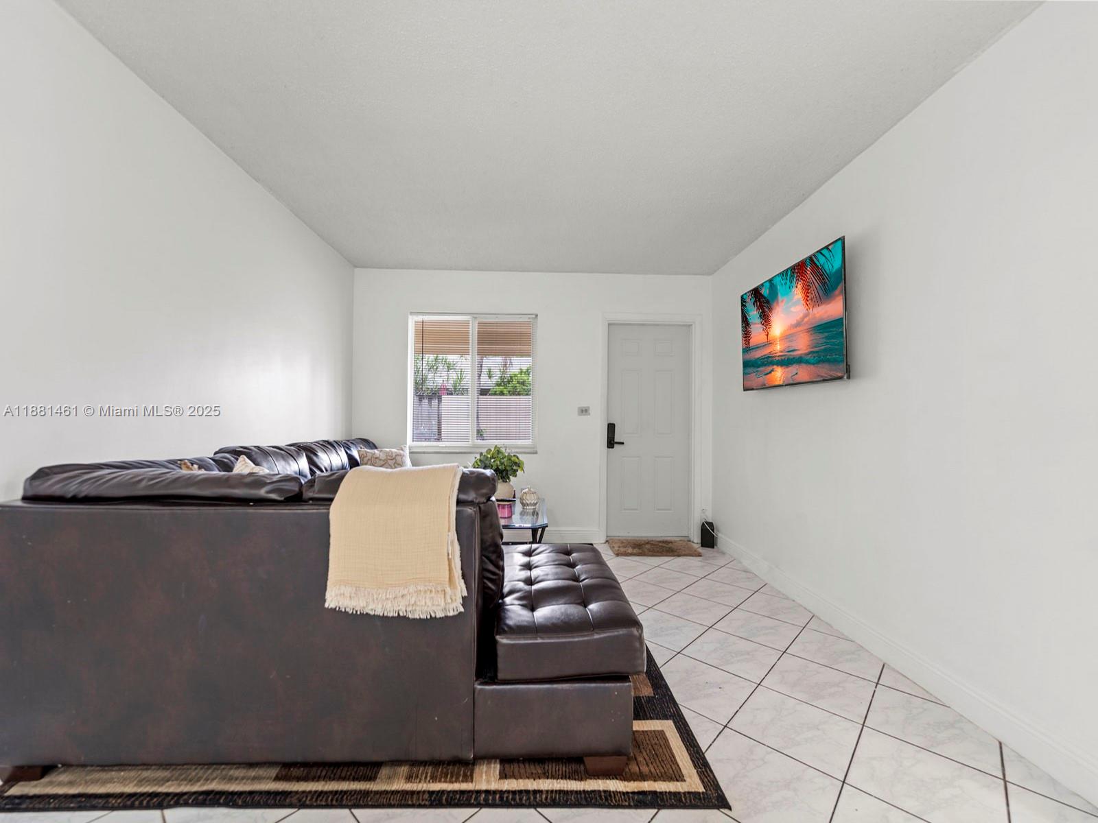 DAVIE HEIGHTS - Residential Lease