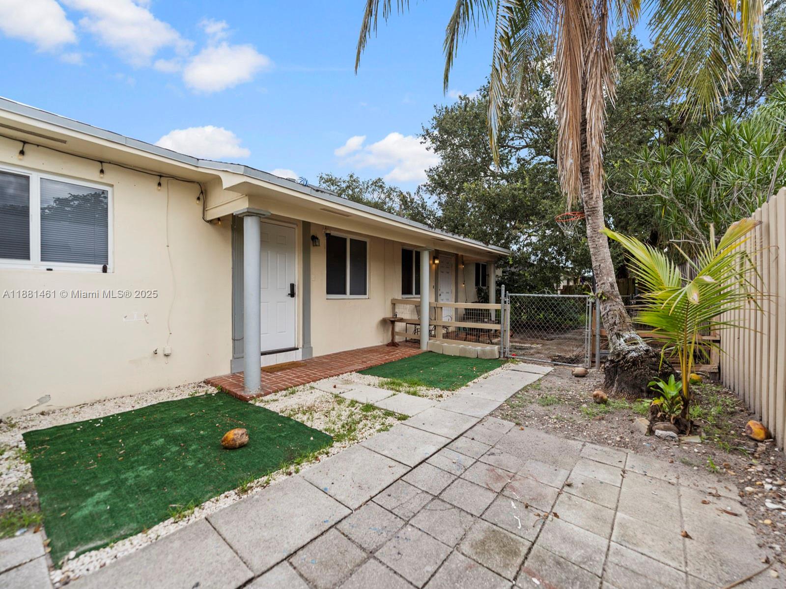 DAVIE HEIGHTS - Residential Lease