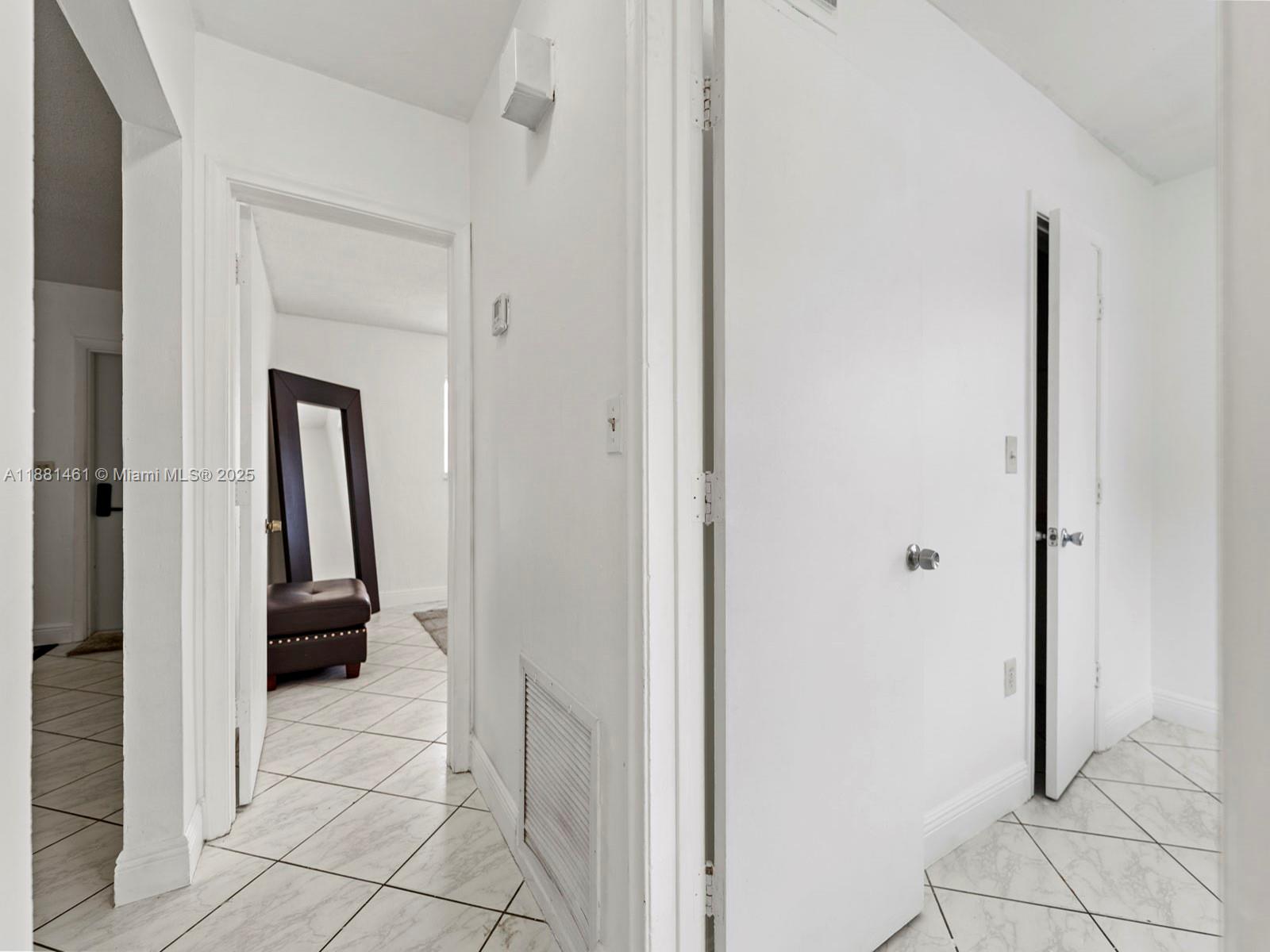 DAVIE HEIGHTS - Residential Lease