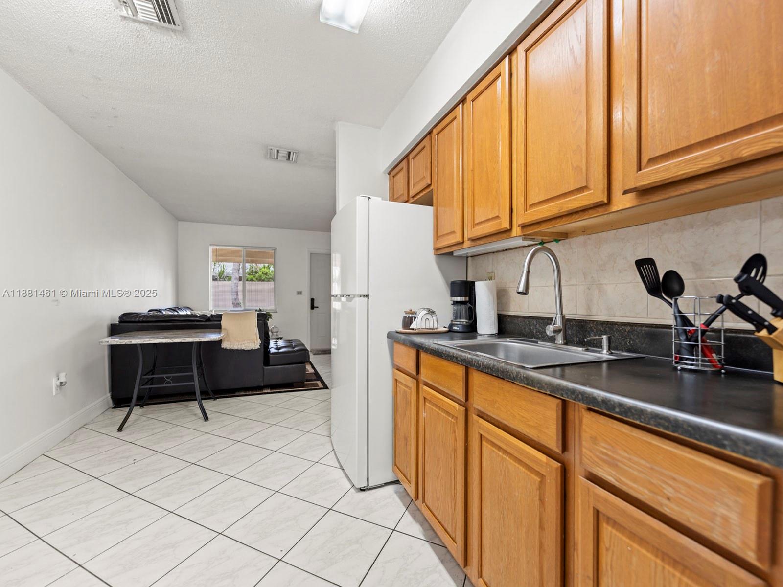 DAVIE HEIGHTS - Residential Lease