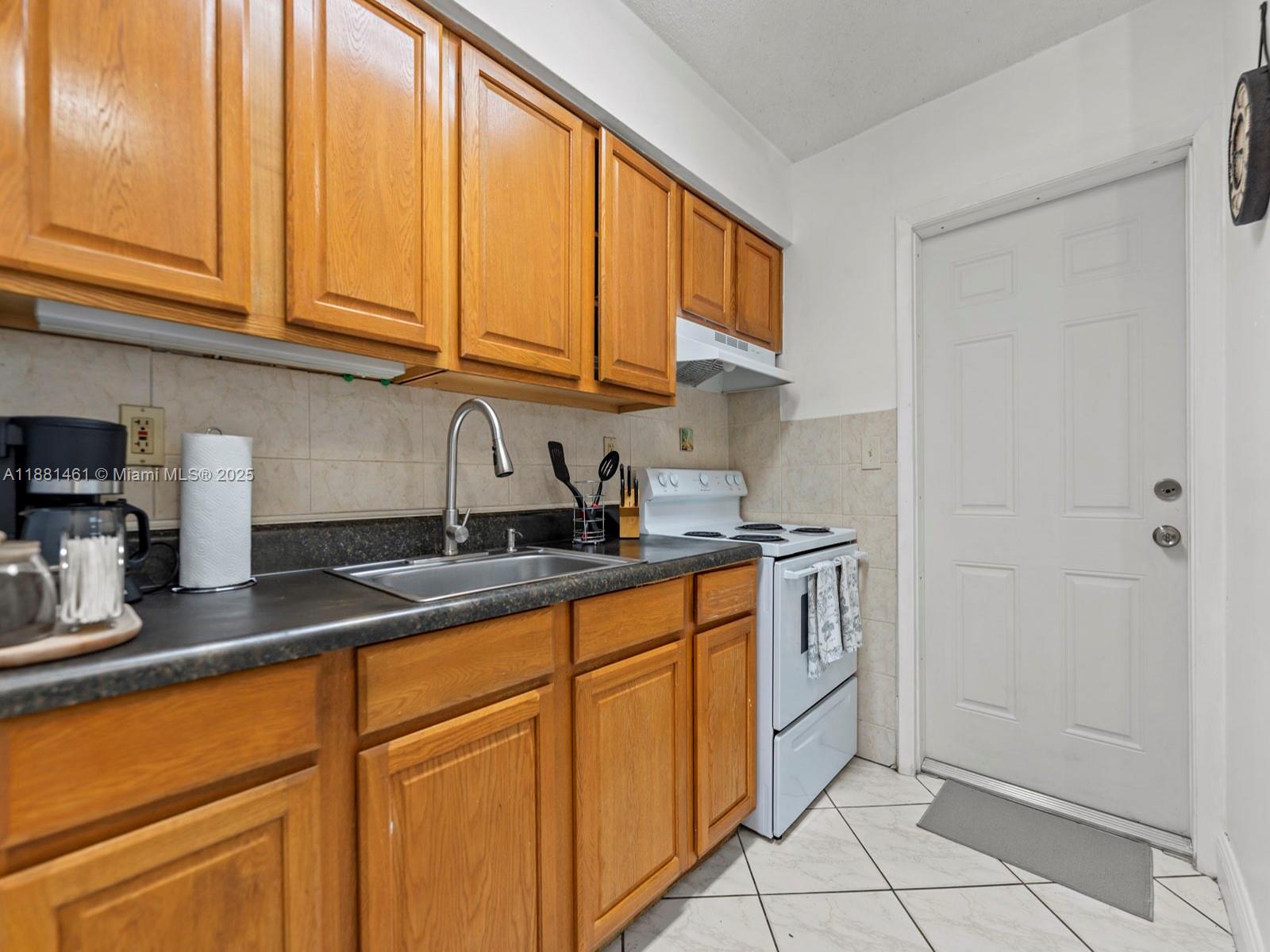 DAVIE HEIGHTS - Residential Lease