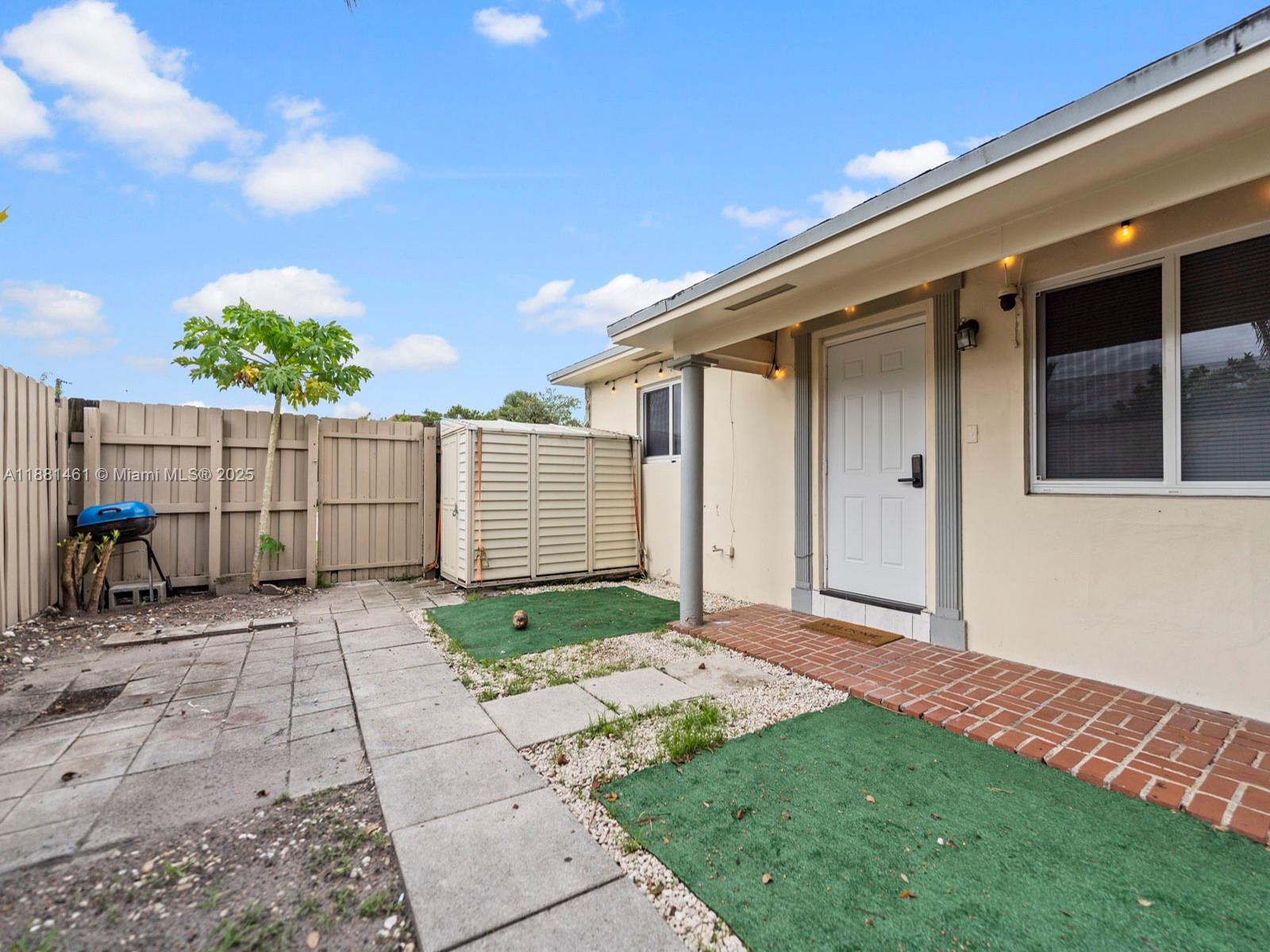DAVIE HEIGHTS - Residential Lease